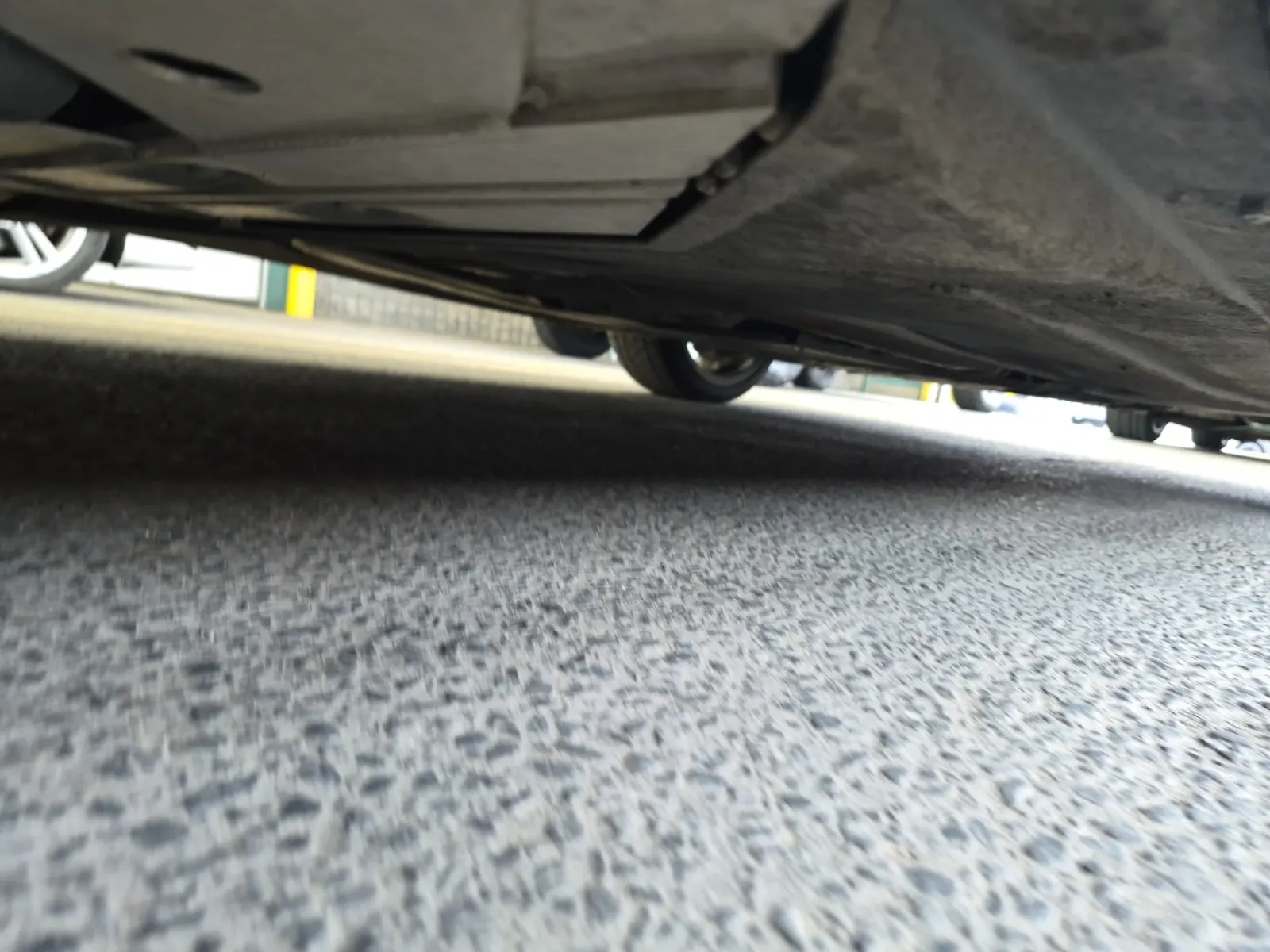 Undercarriage - Passenger Photo