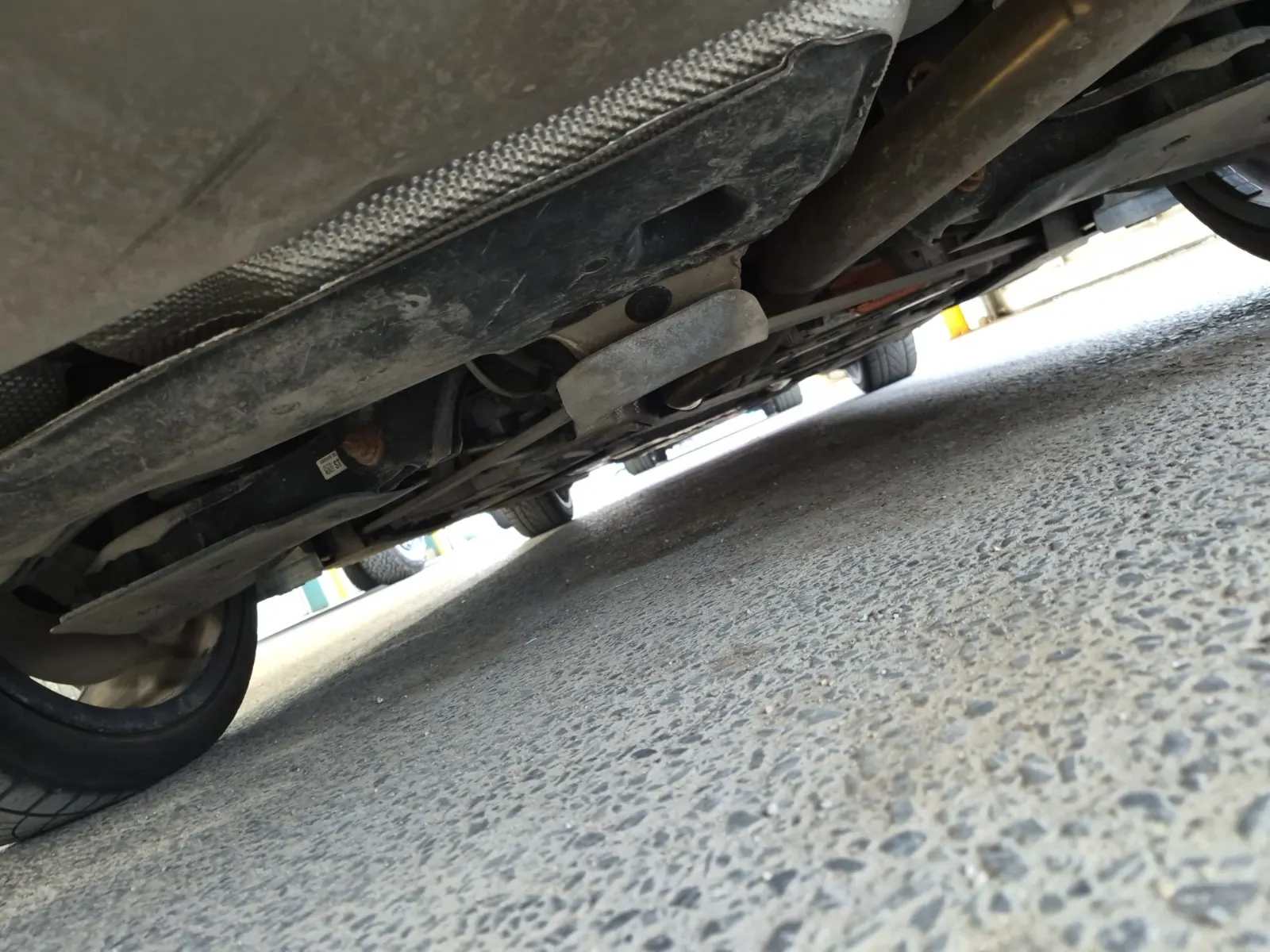 Undercarriage - Rear Photo