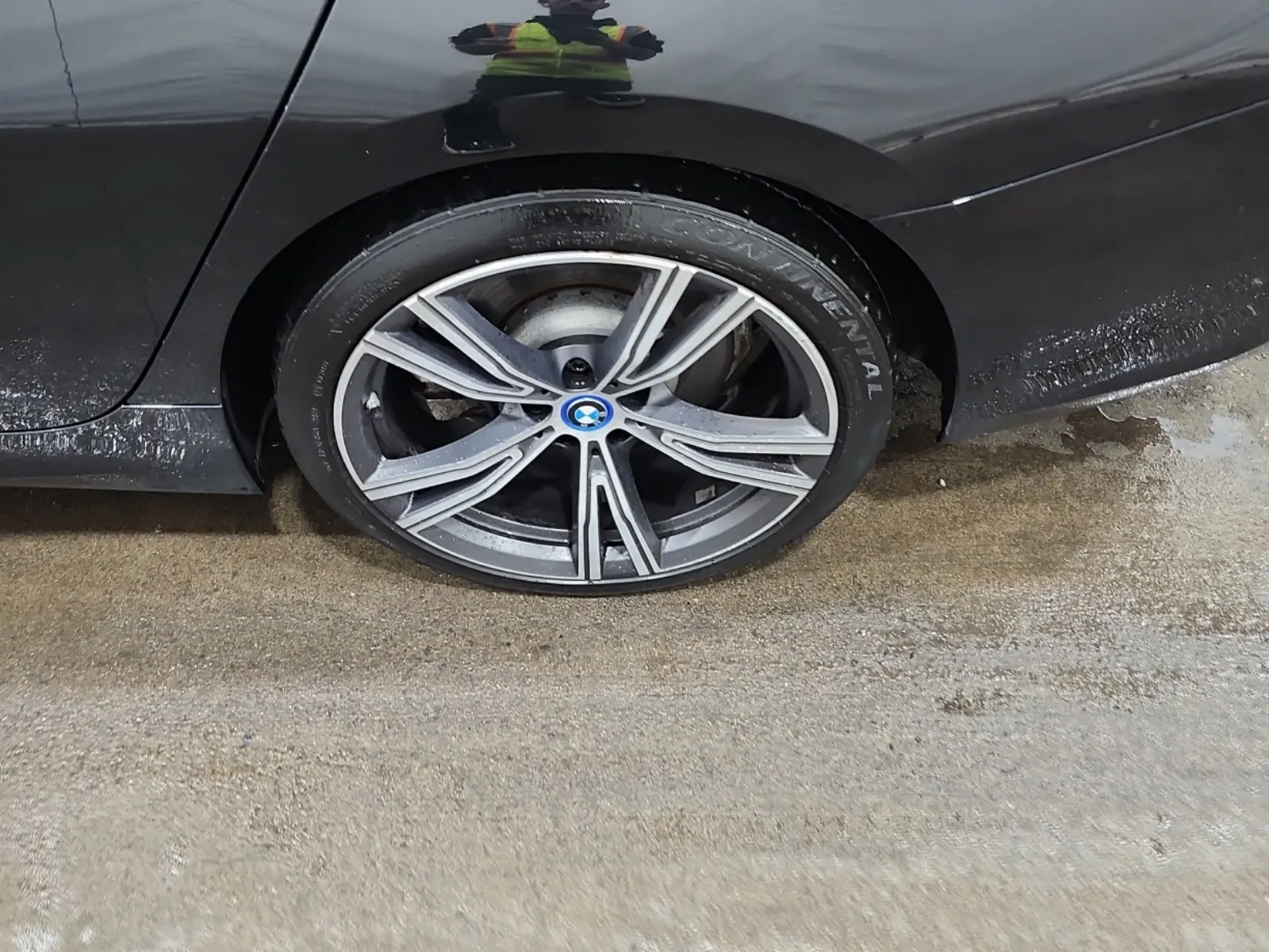 Left Rear Wheel/Tire Photo