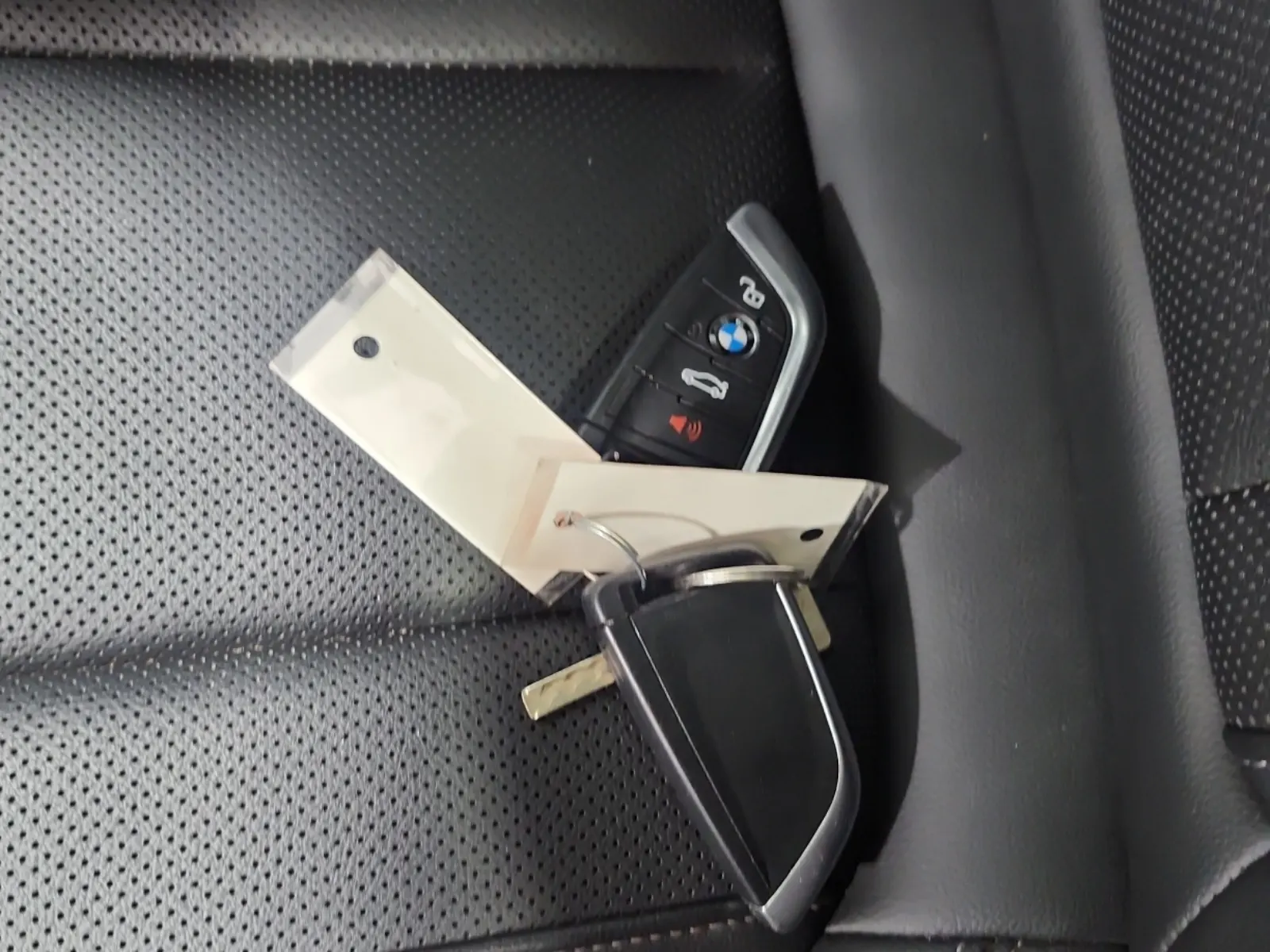Keys/Fobs/Manual Photo