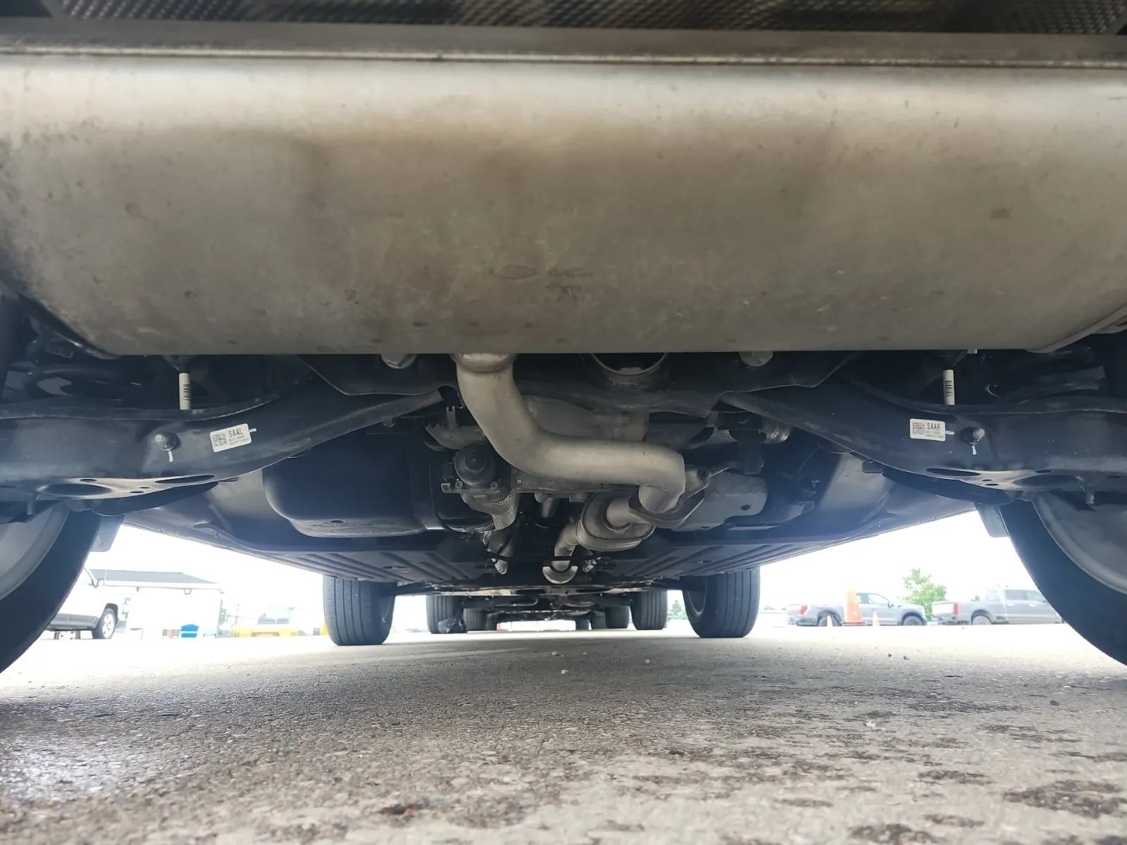 Undercarriage - Rear Photo