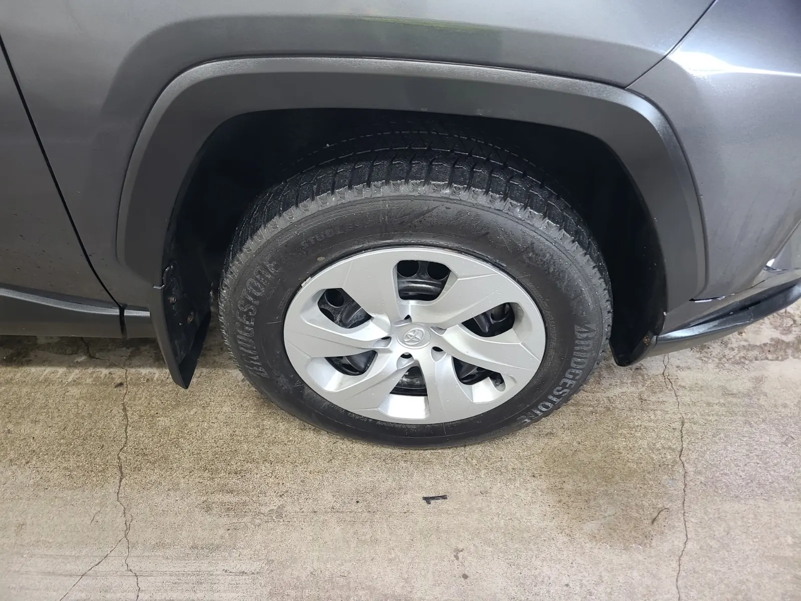 Right Front Wheel/Tire Photo