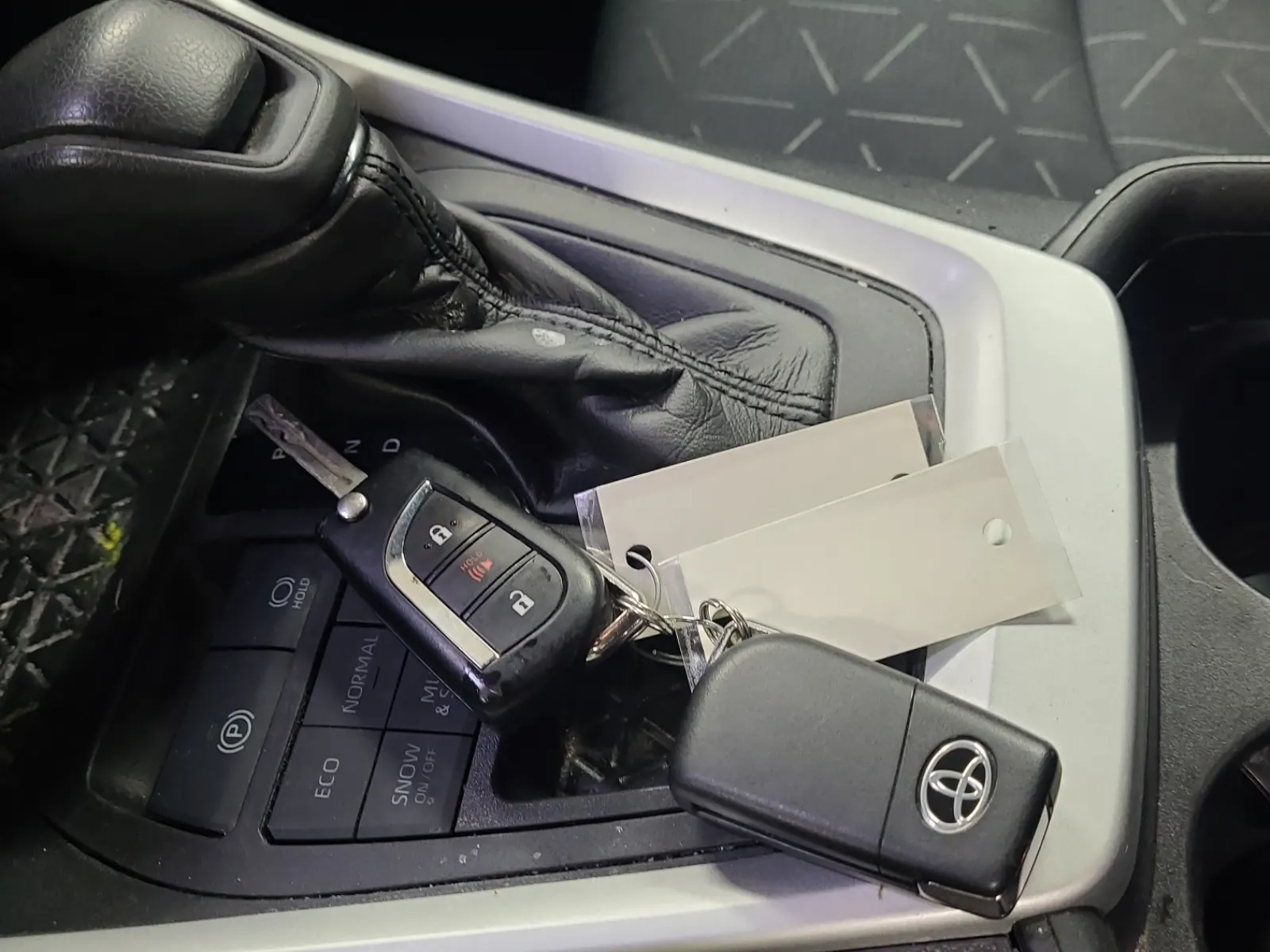 Keys/Fobs/Manual Photo