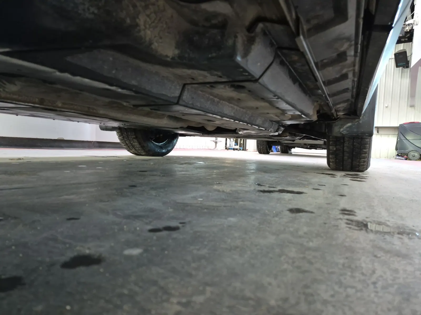 Undercarriage - Passenger Photo