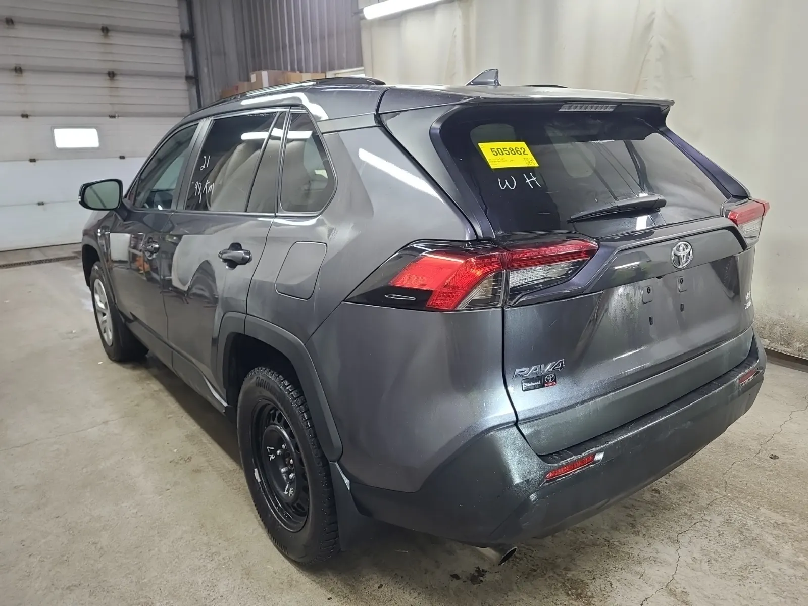 Driver Rear 3/4 Photo
