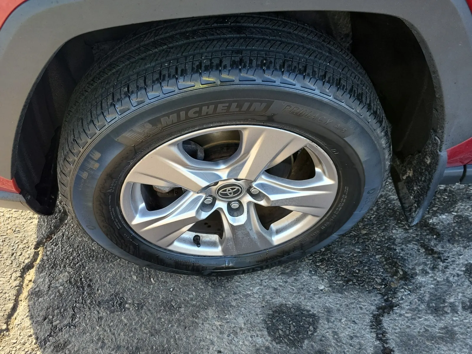 Front driver wheel/tire photo