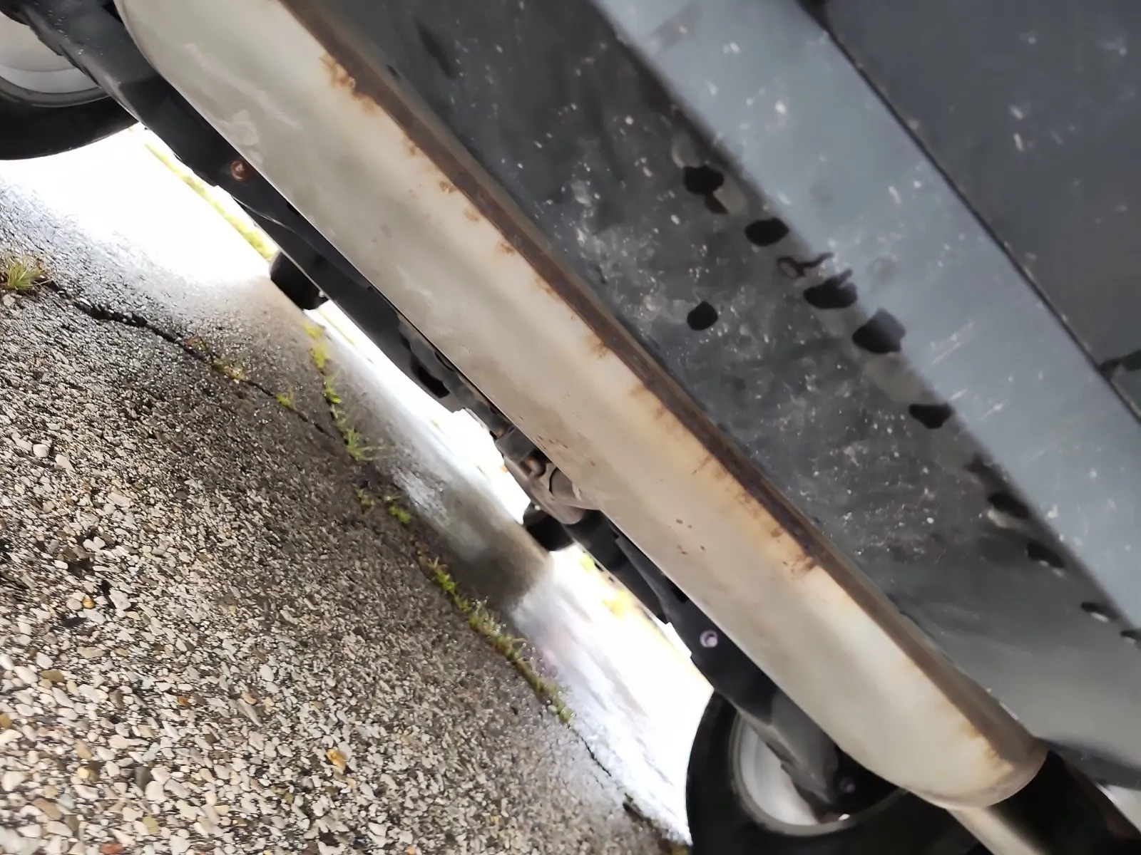 Undercarriage - Rear Photo