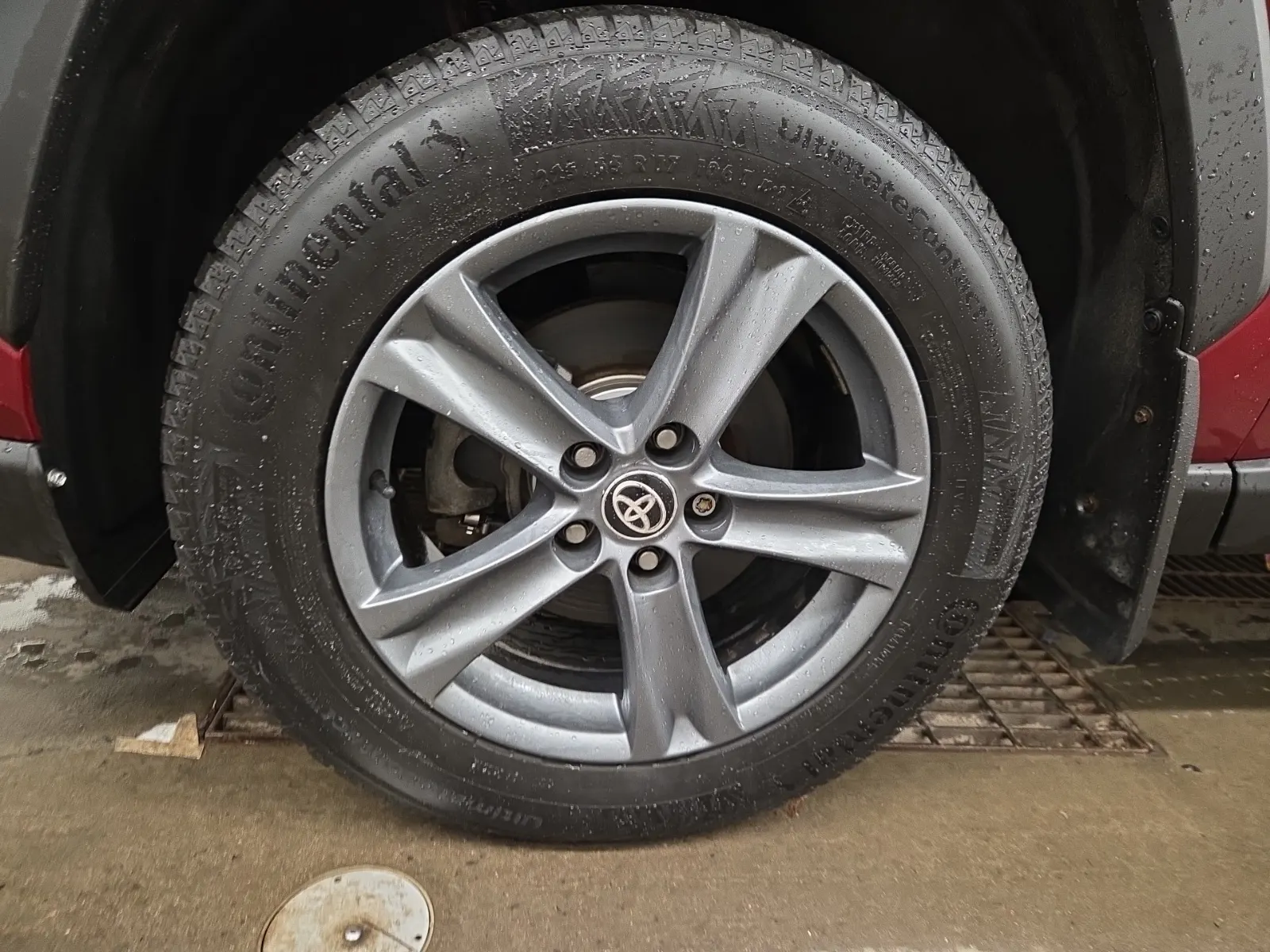 Front driver wheel/tire photo