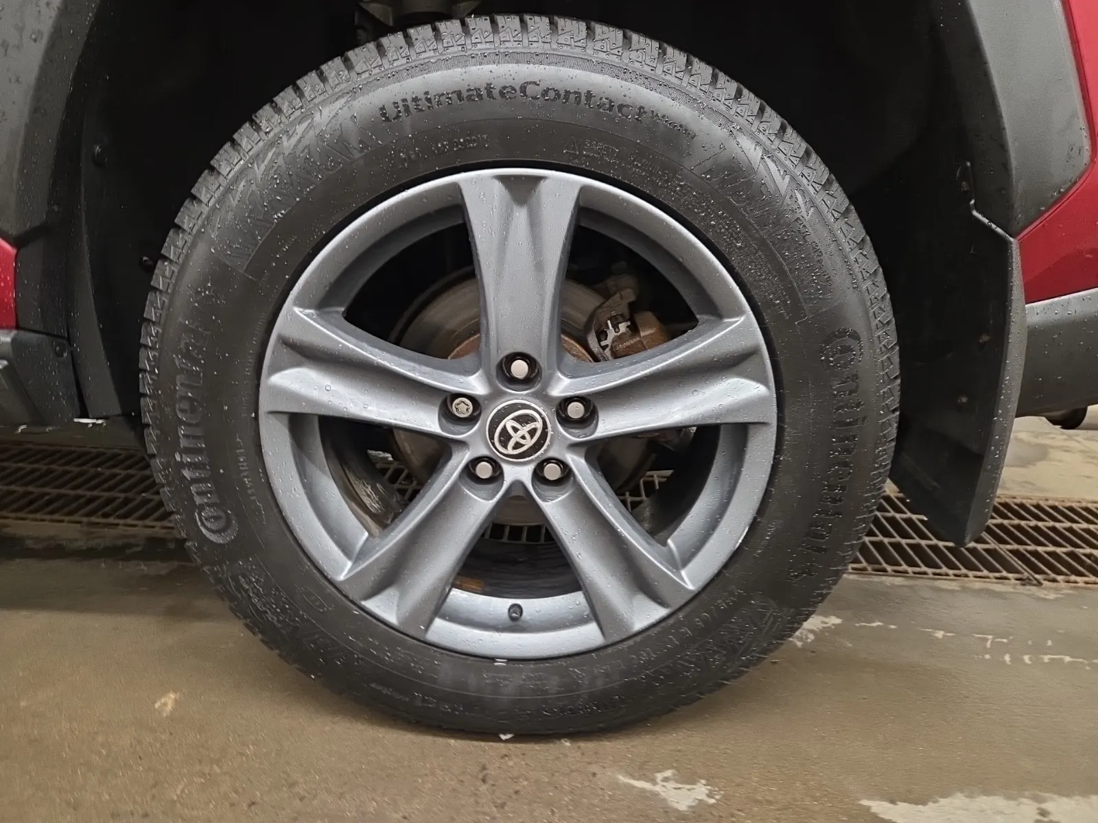 Left Rear Wheel/Tire Photo