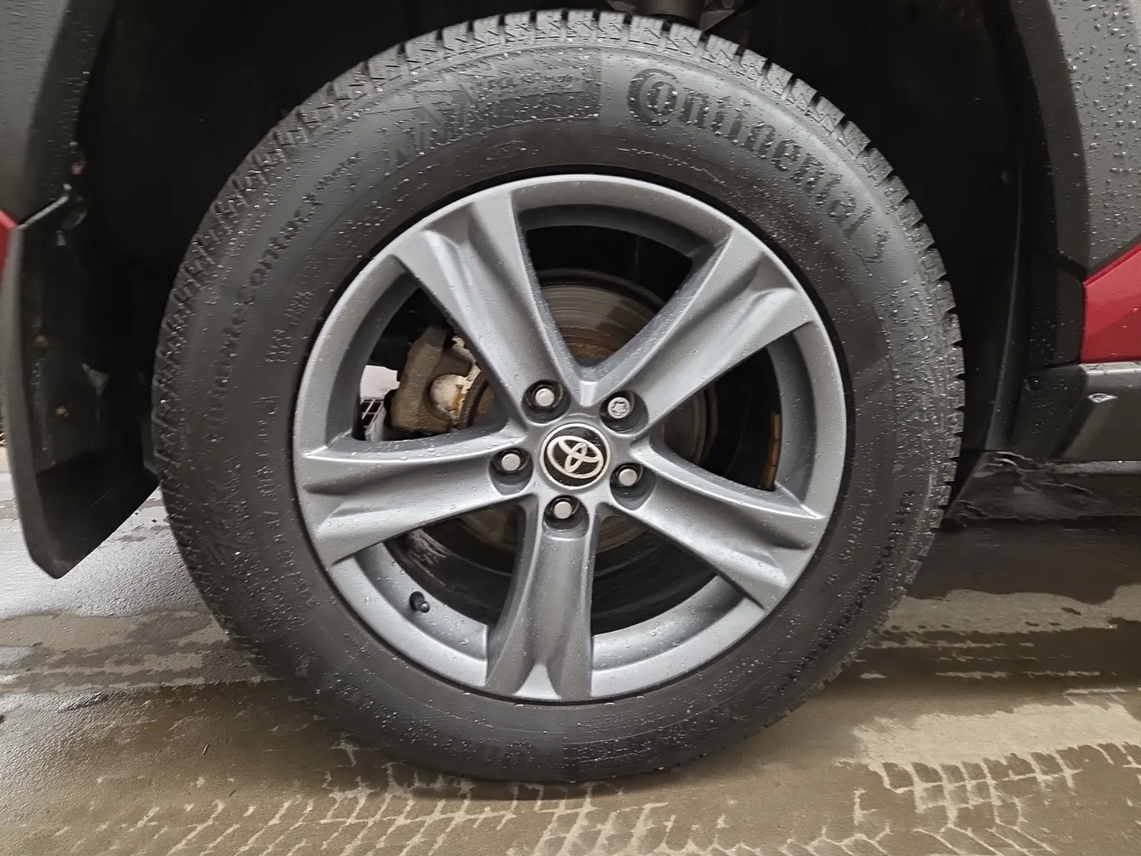 Right Rear Wheel/Tire Photo