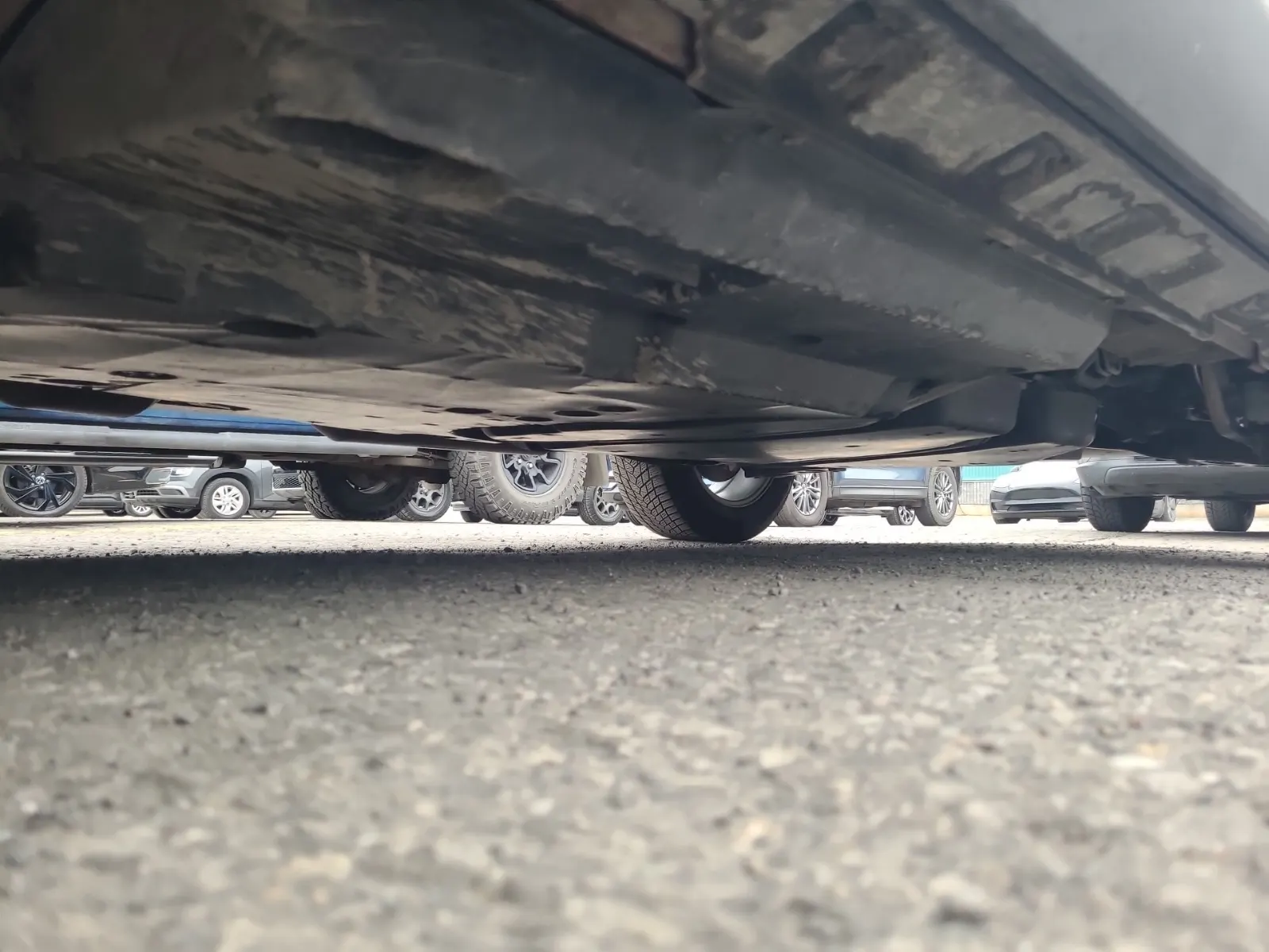 Undercarriage - Driver Photo