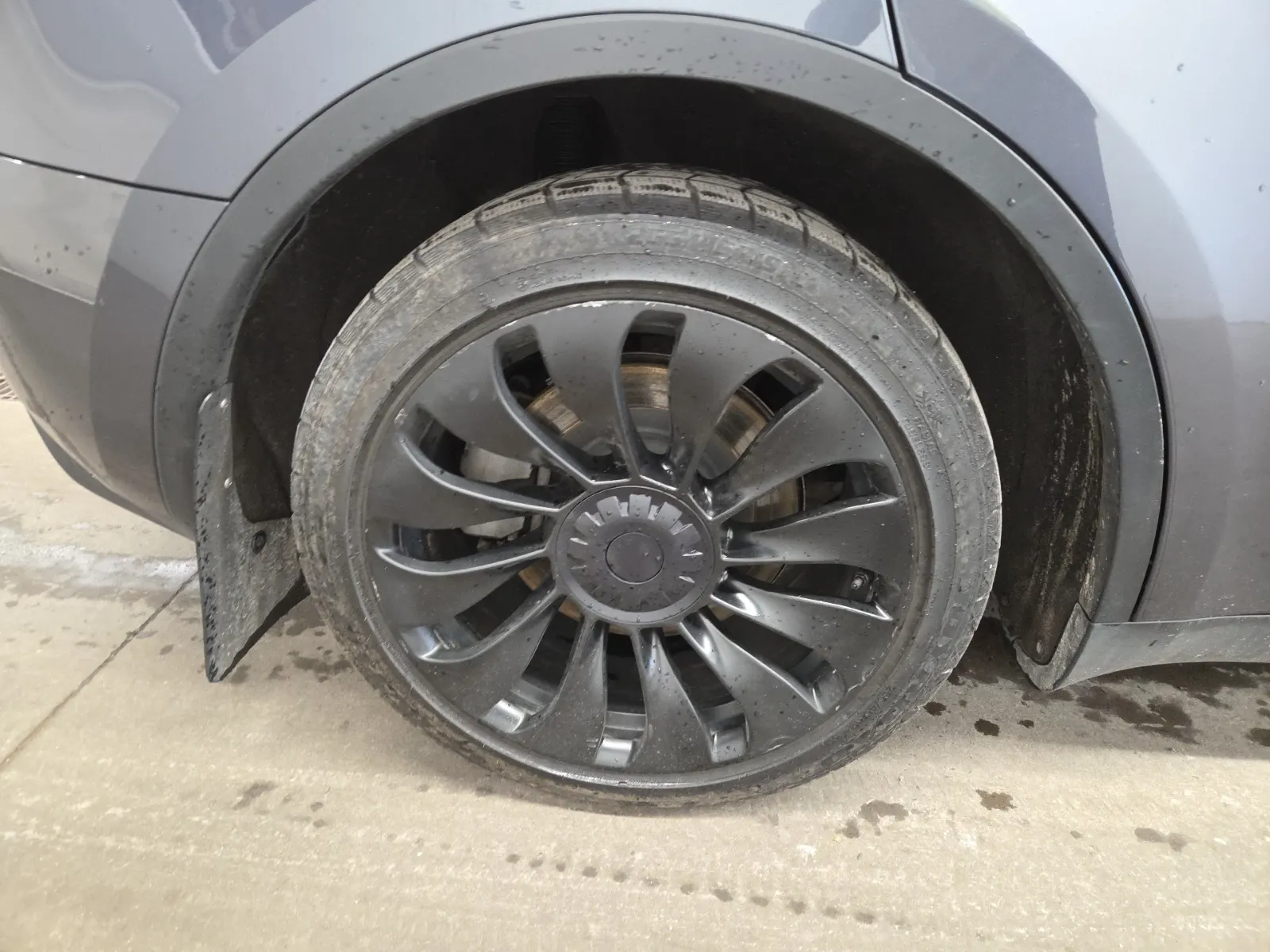 Right Rear Wheel/Tire Photo
