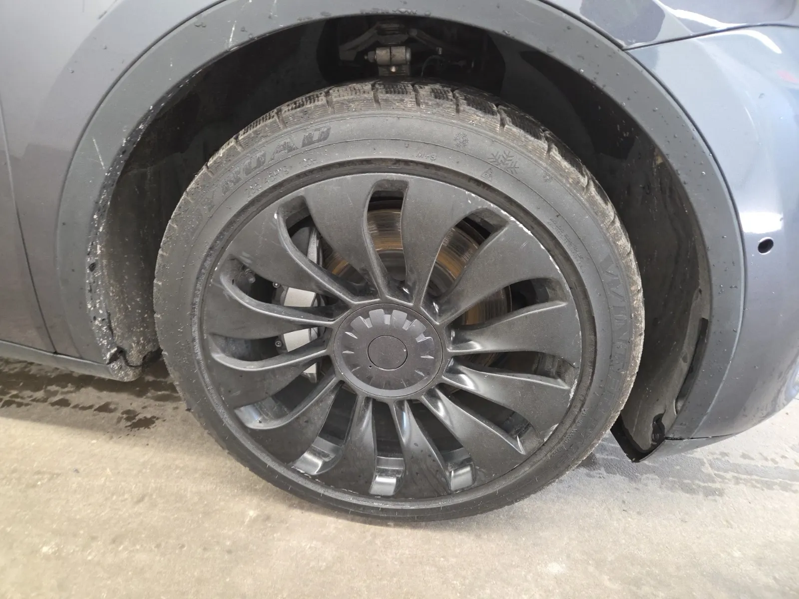Right Front Wheel/Tire Photo