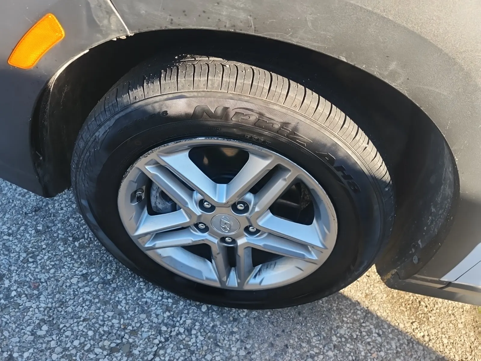 Front driver wheel/tire photo