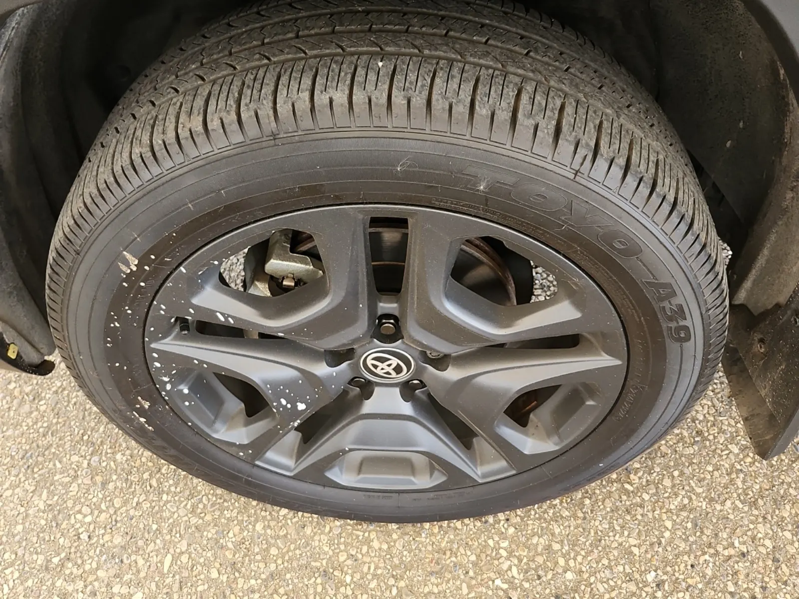 Front driver wheel/tire photo
