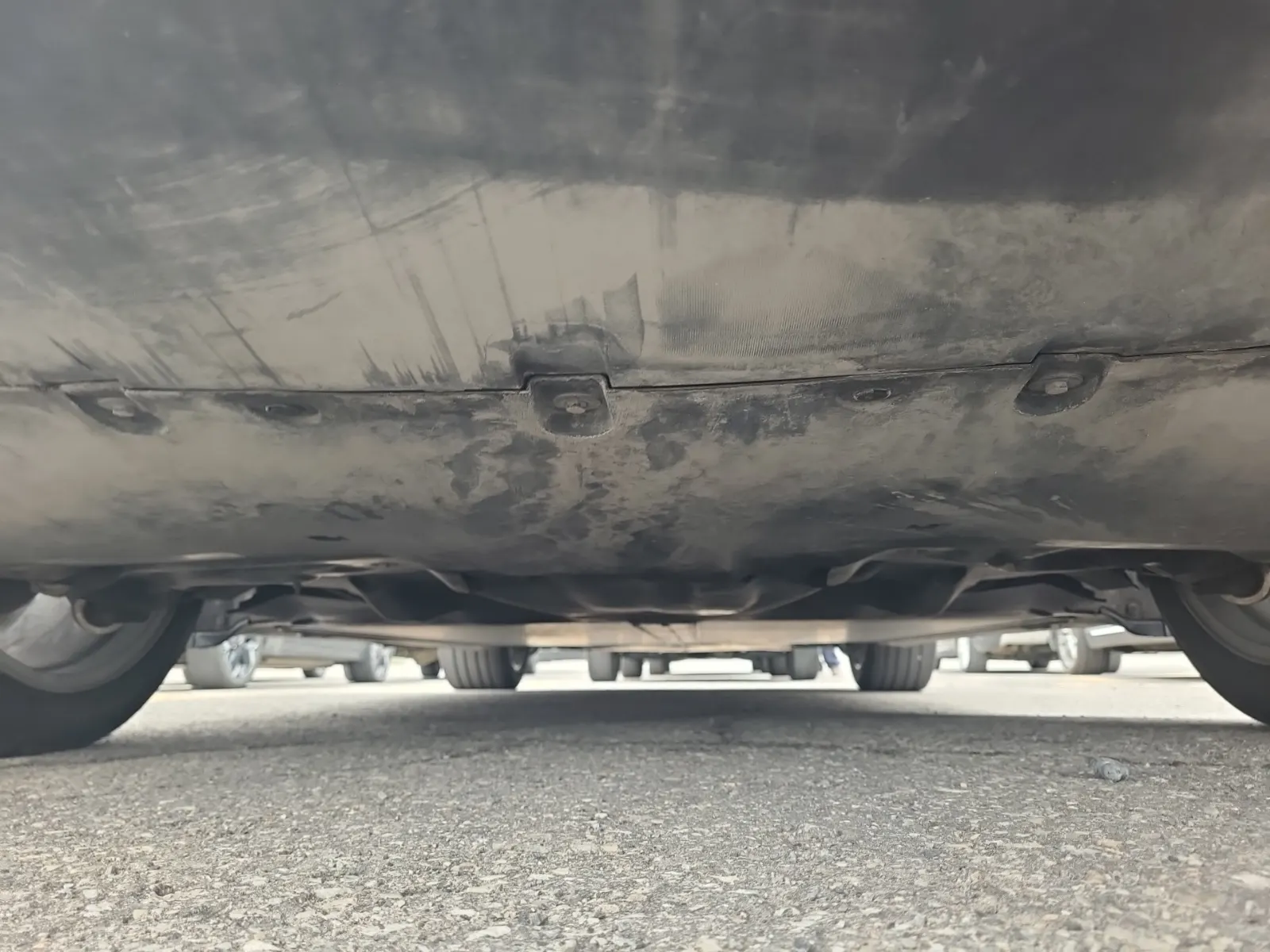 Undercarriage - Rear Photo