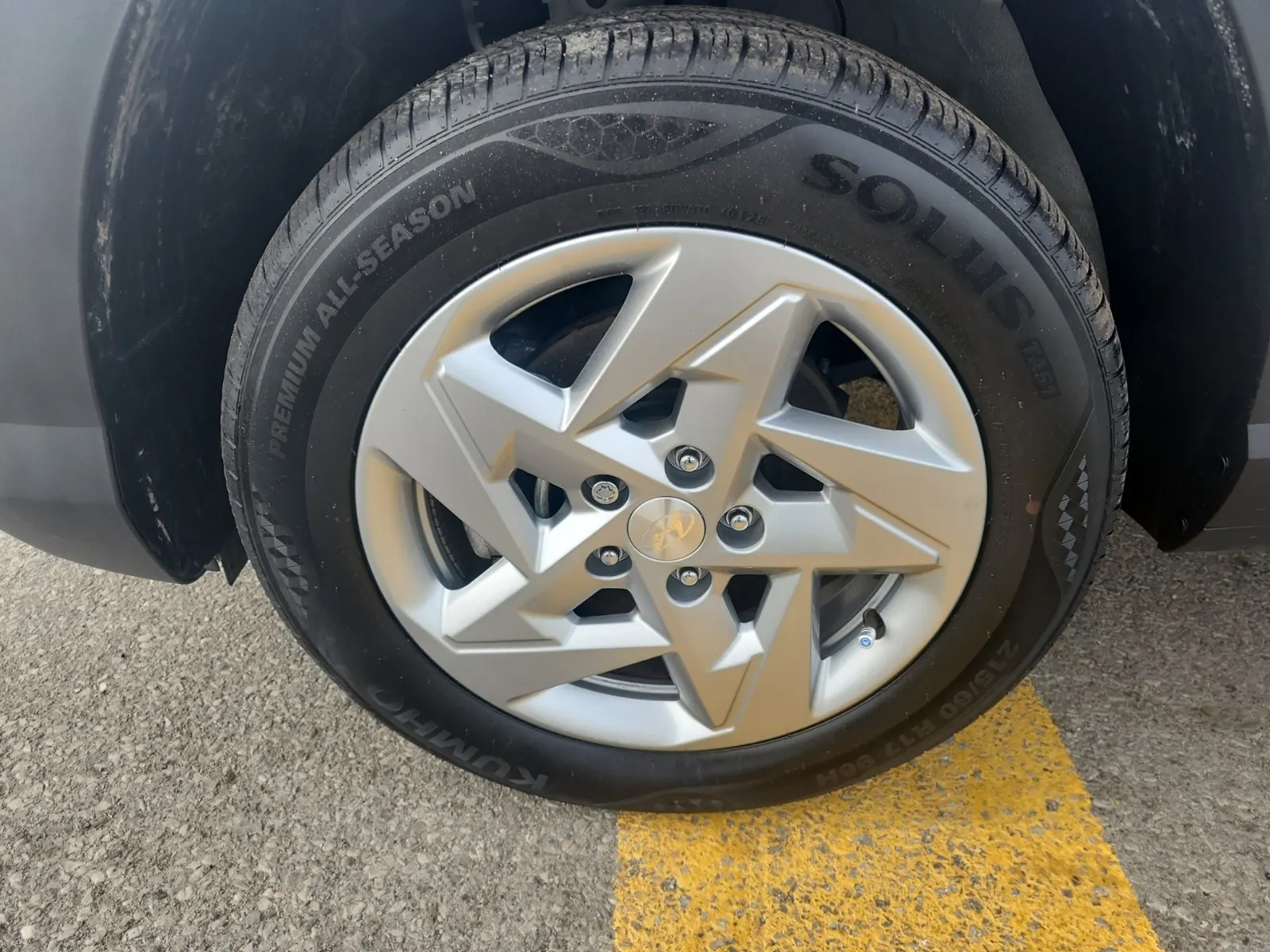 Front driver wheel/tire photo