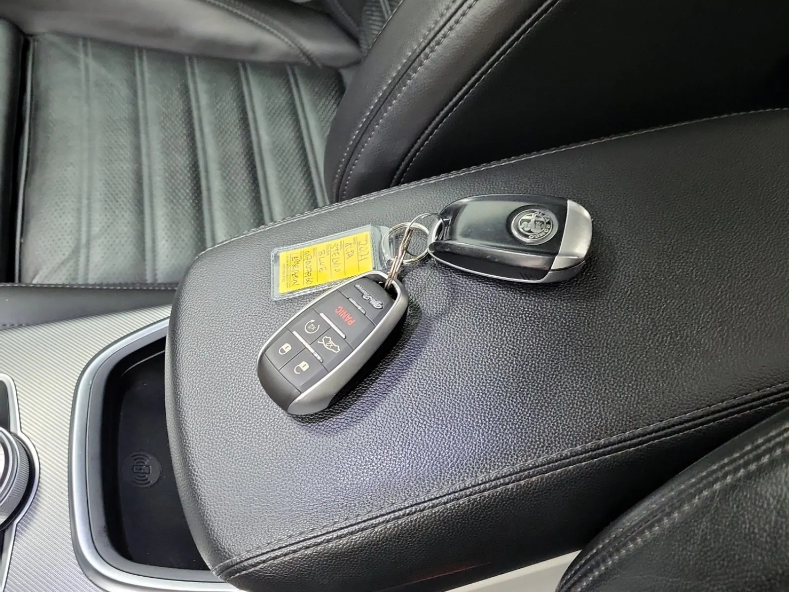 Keys/Fobs/Manual Photo