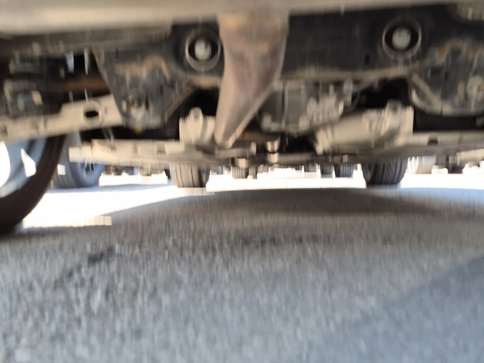 Undercarriage - Rear Photo