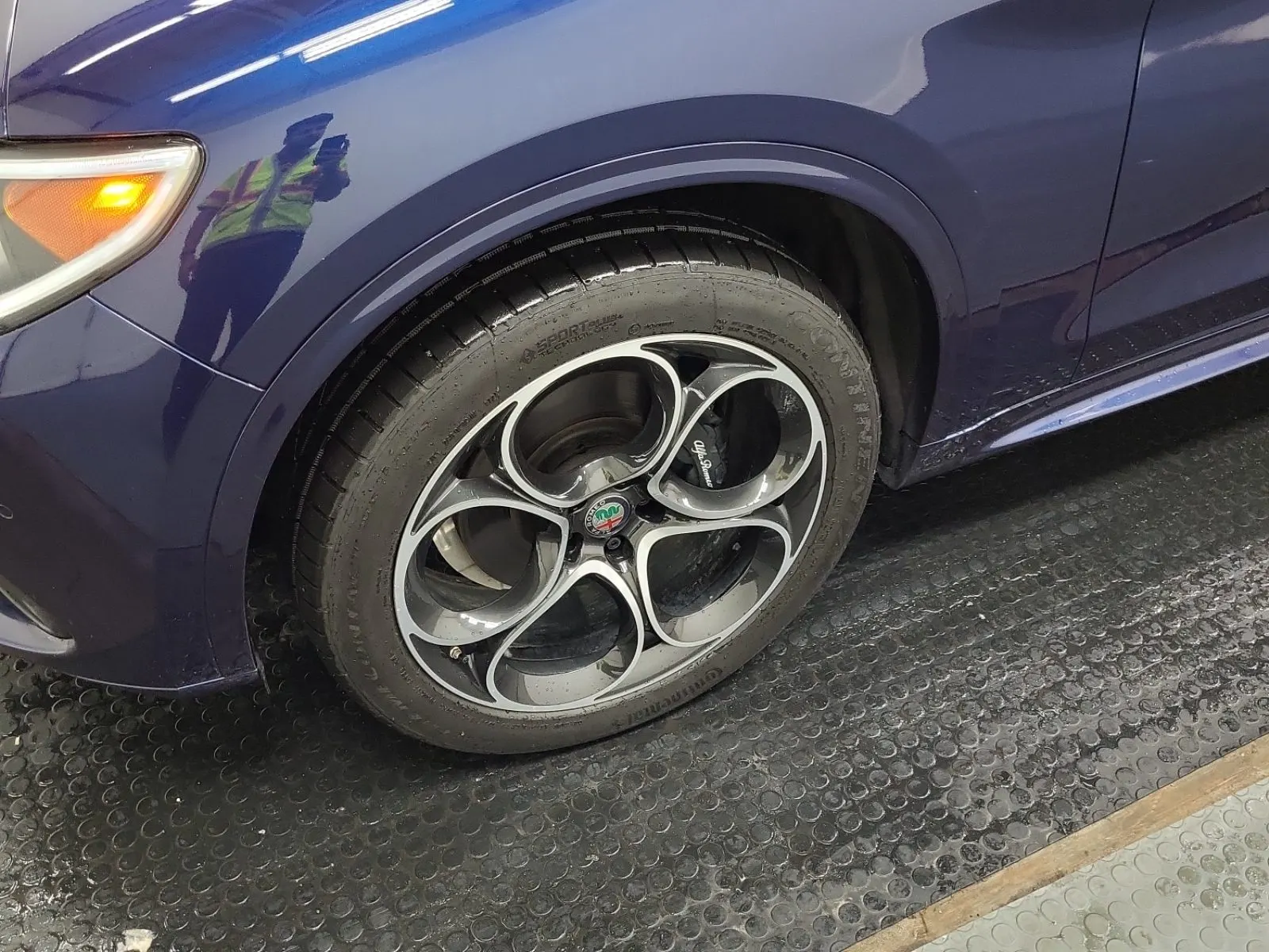 Front driver wheel/tire photo