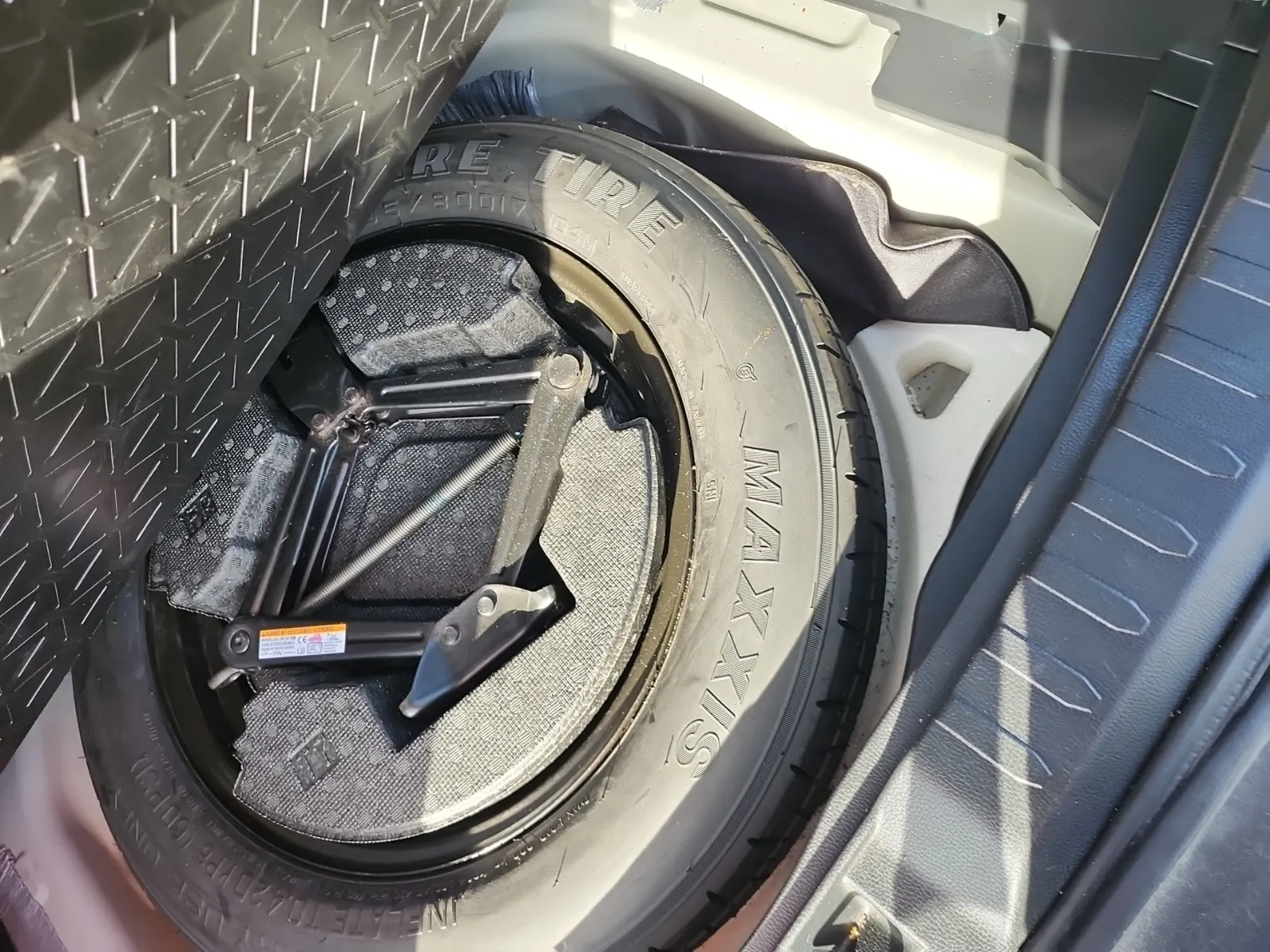 Spare Tire & Wheel Photo