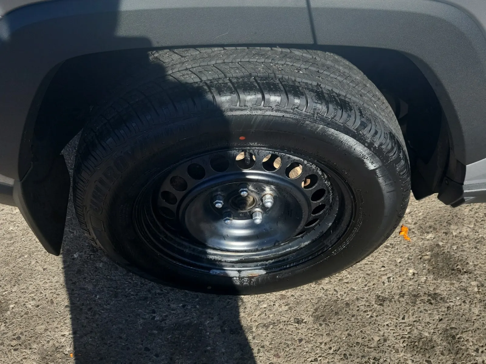 Right Rear Wheel/Tire Photo