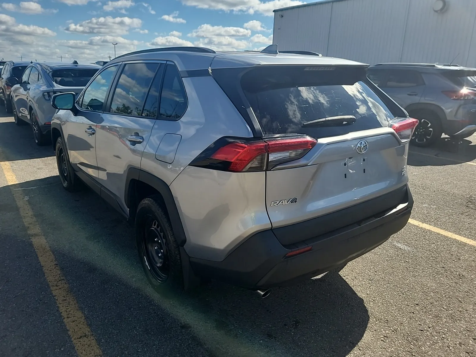 Driver Rear 3/4 Photo