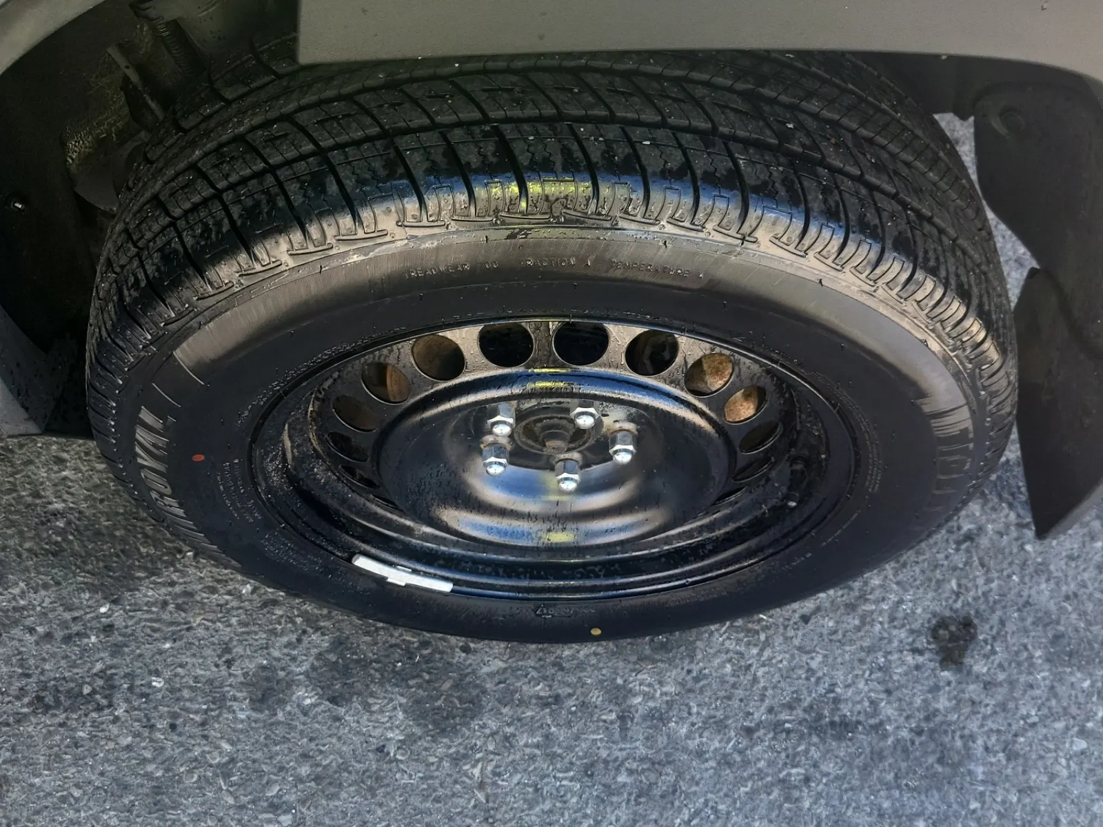 Left Rear Wheel/Tire Photo