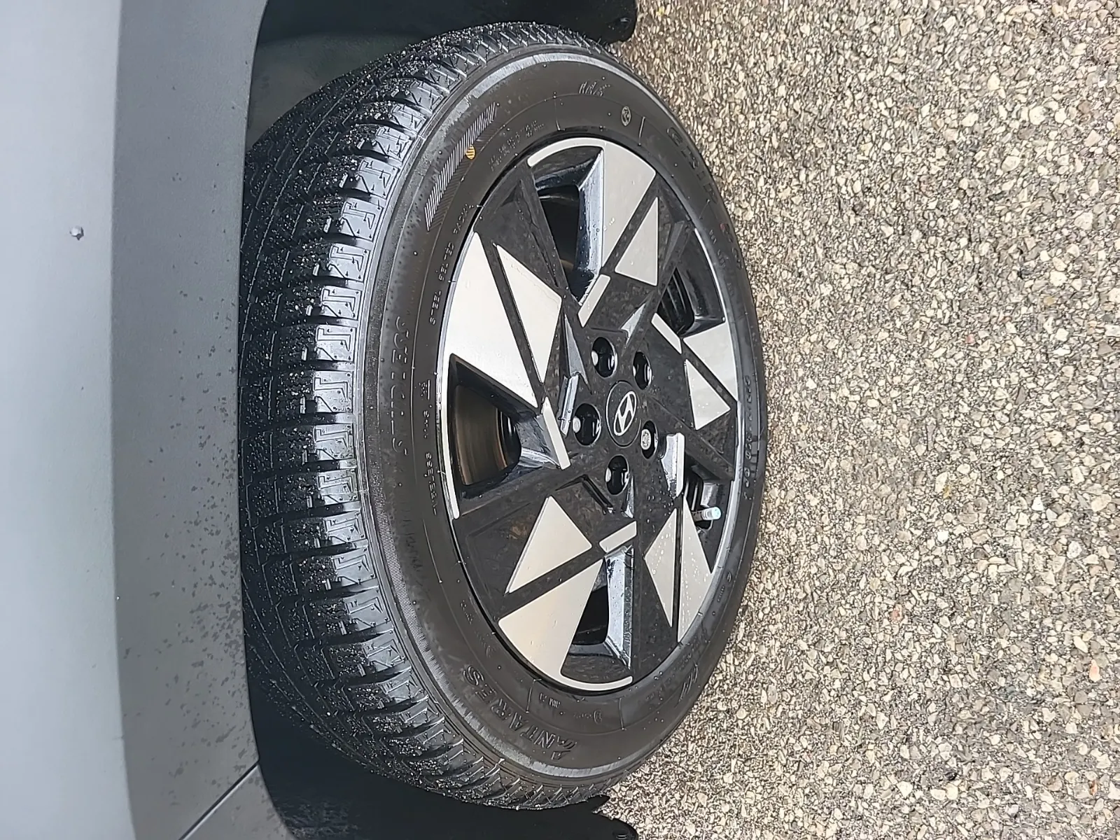 Front driver wheel/tire photo