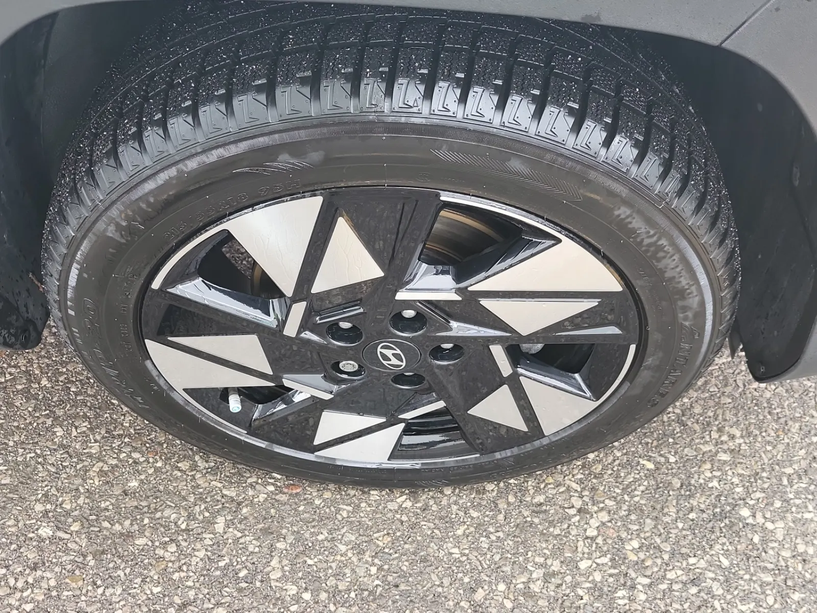Right Front Wheel/Tire Photo