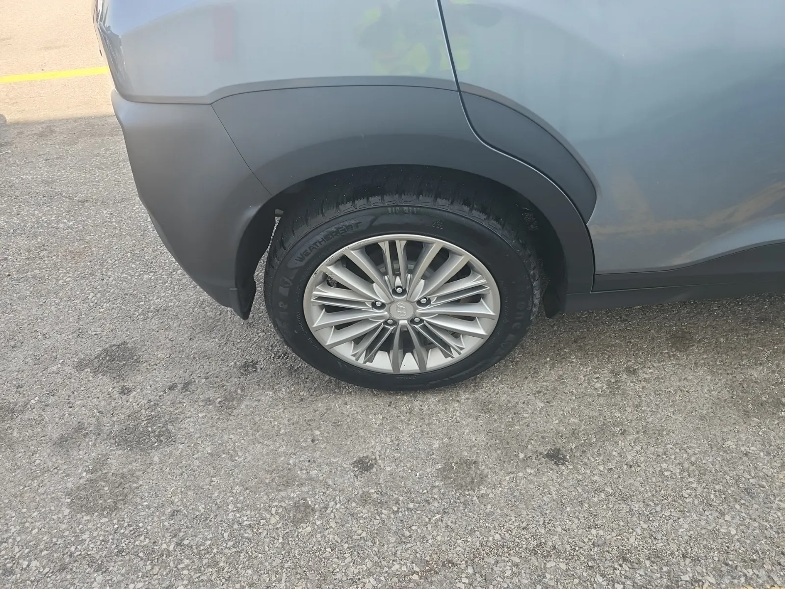 Right Rear Wheel/Tire Photo