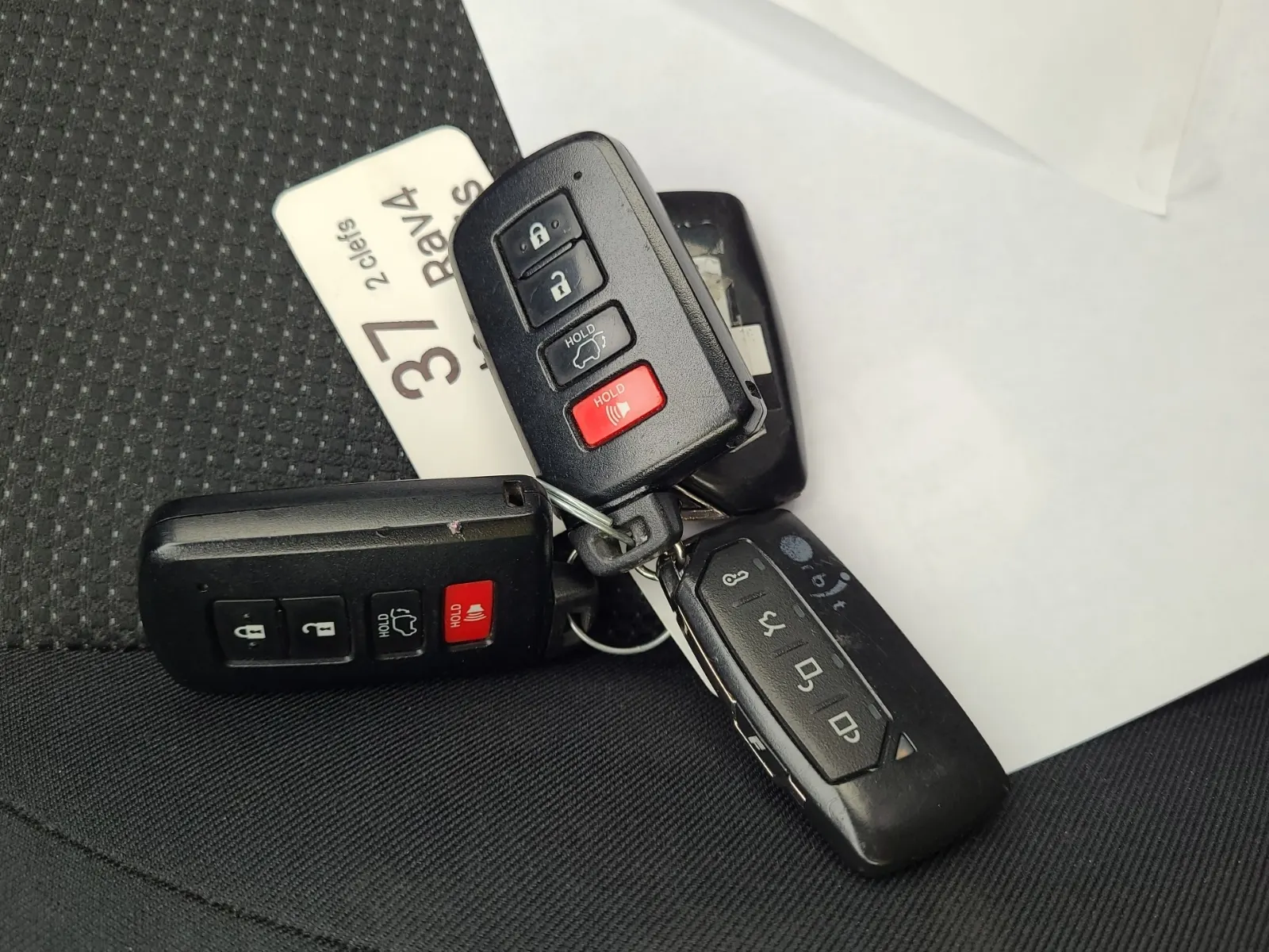 Keys/Fobs/Manual Photo