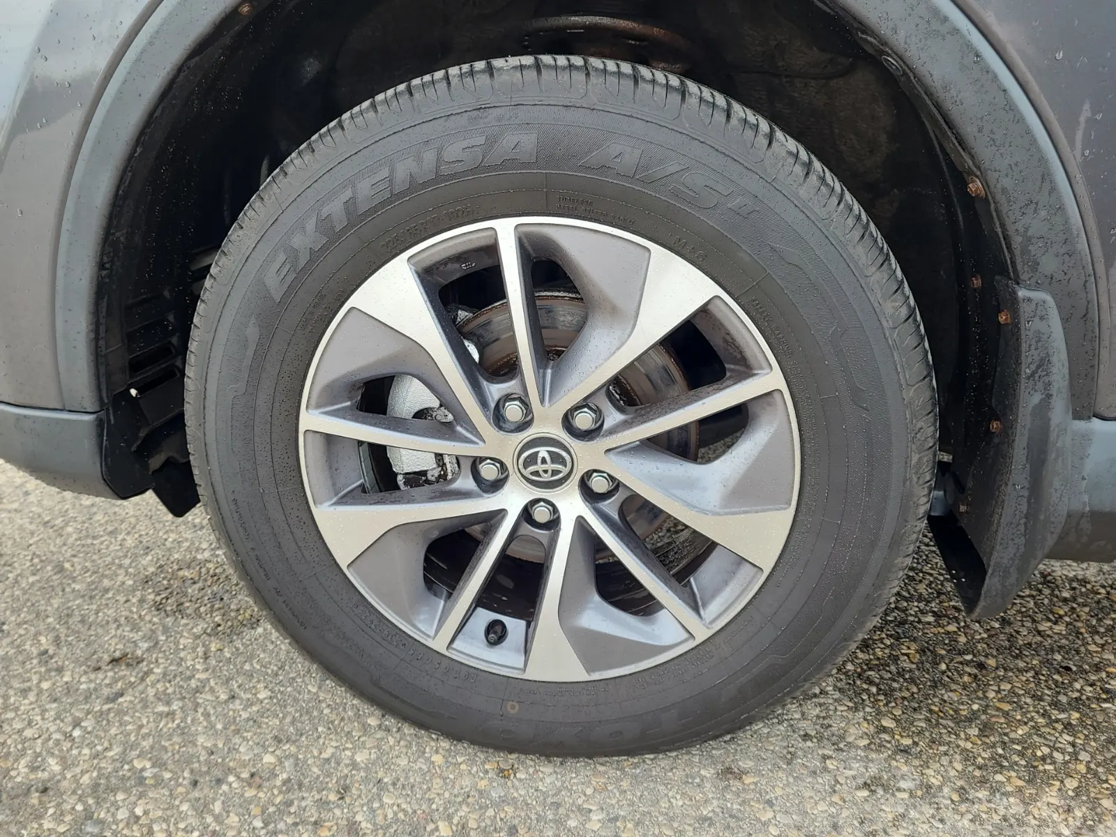 Front driver wheel/tire photo
