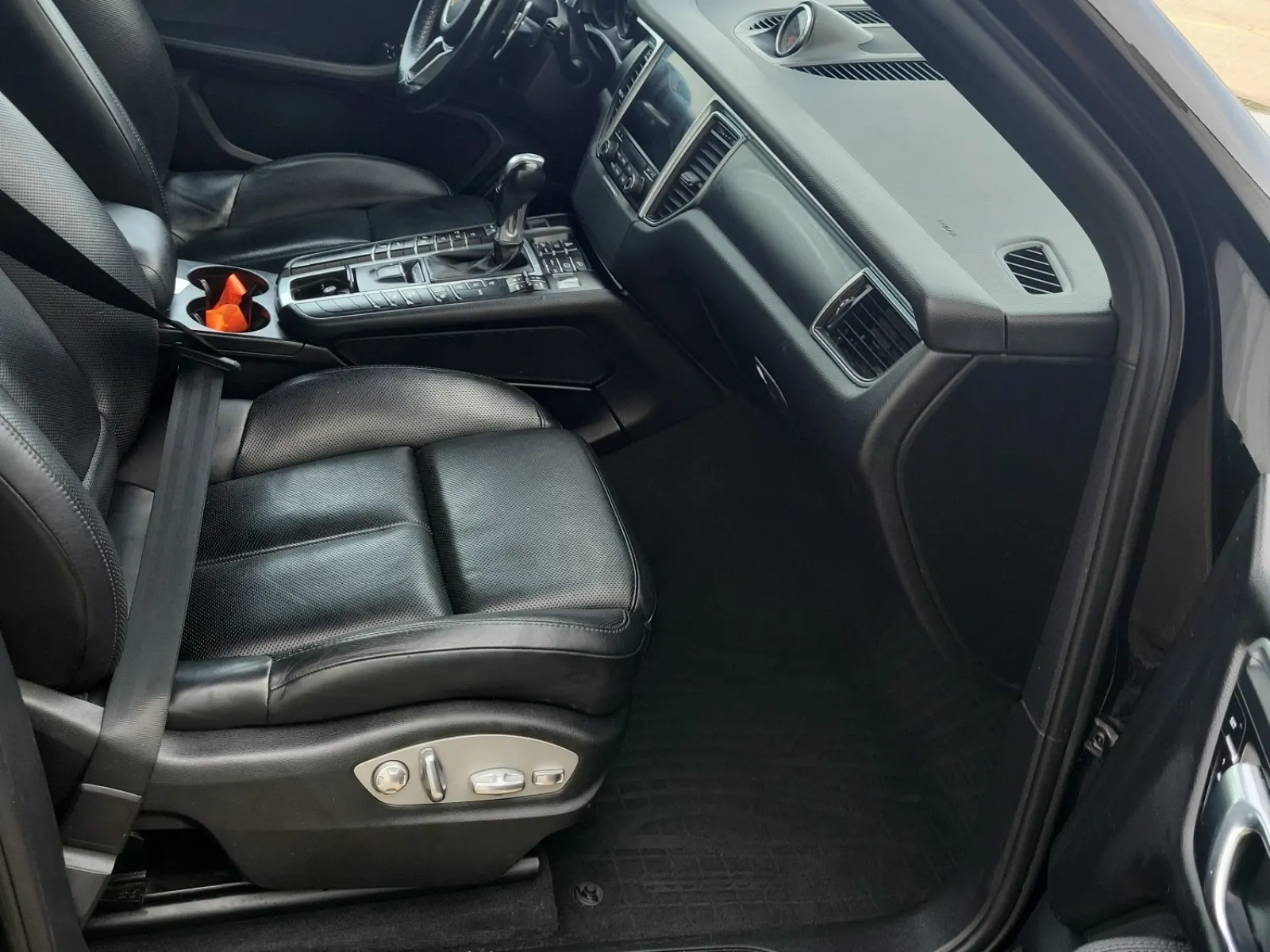 Right Side Interior Photo