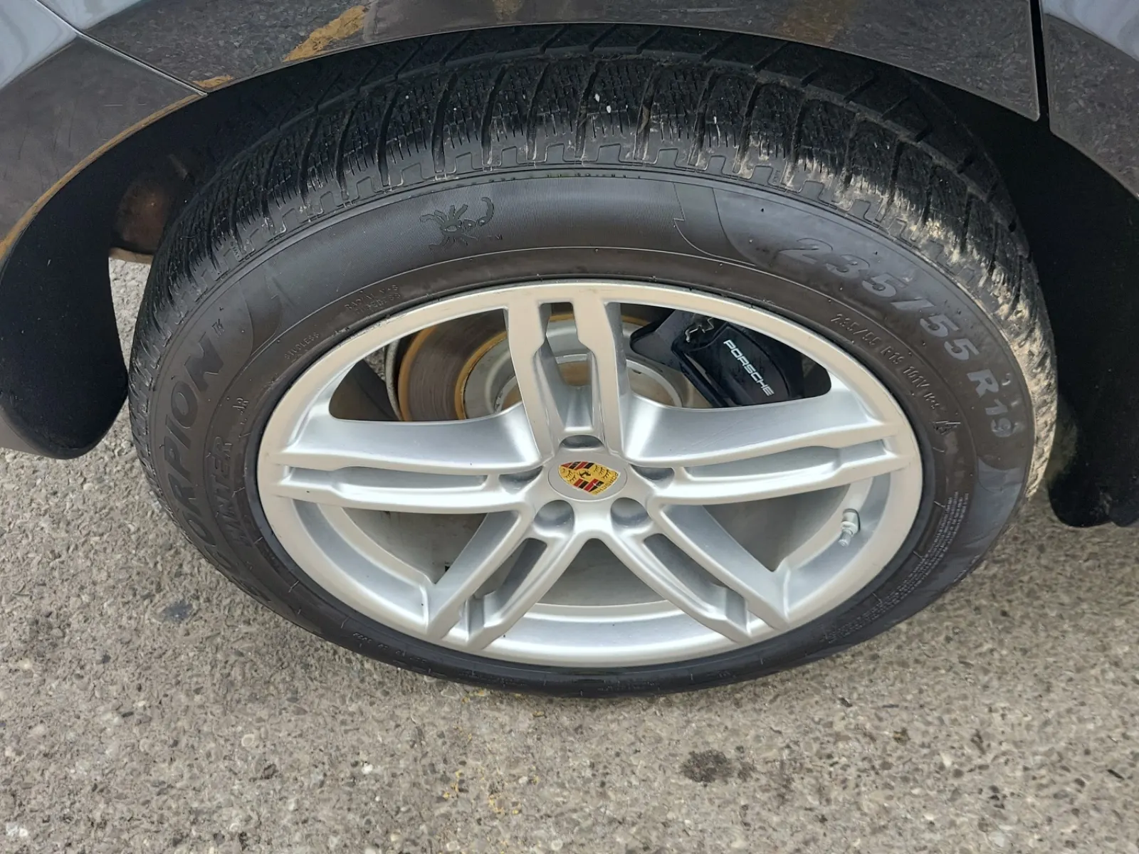 Right Rear Wheel/Tire Photo