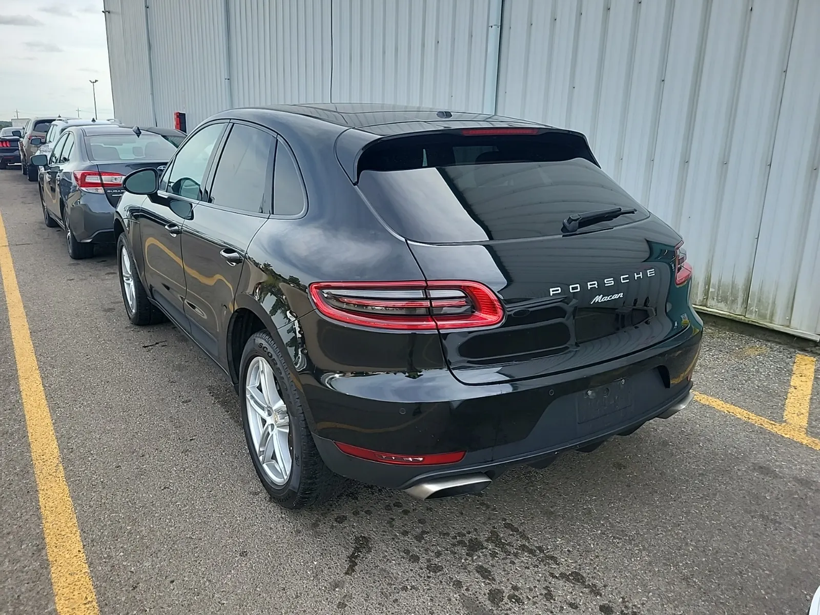 Driver Rear 3/4 Photo
