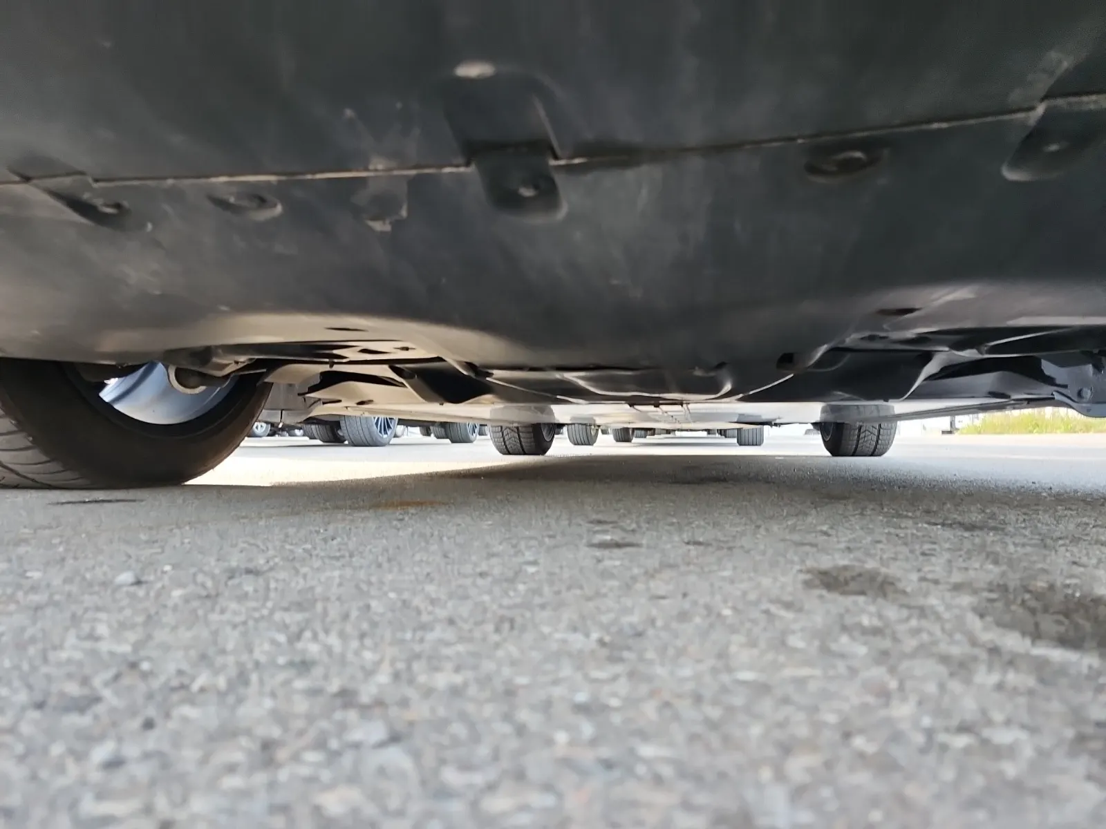Undercarriage - Rear Photo