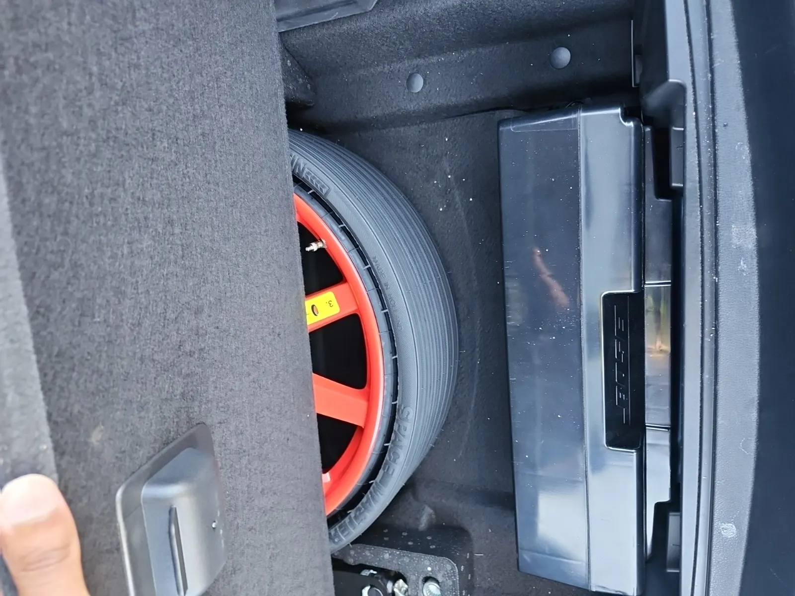 Spare Tire & Wheel Photo