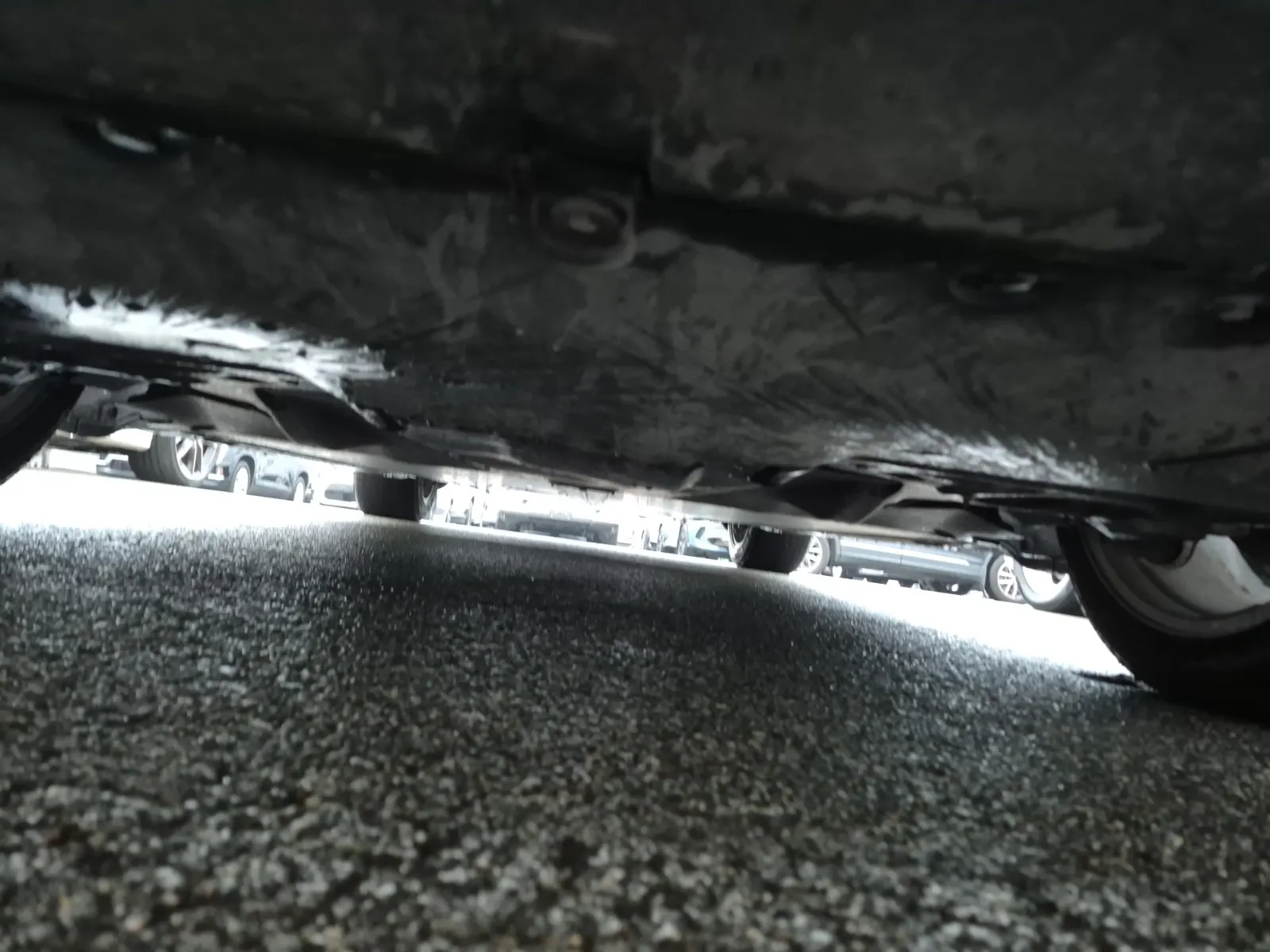 Undercarriage - Rear Photo