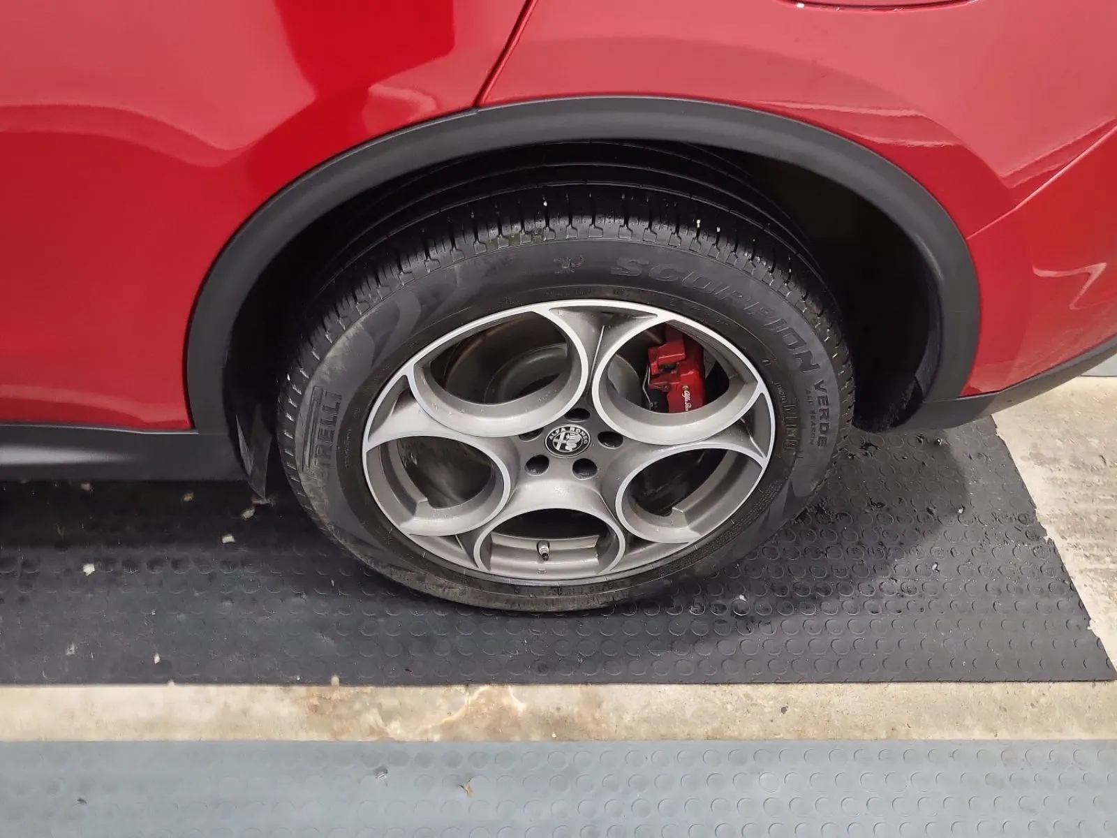 Left Rear Wheel/Tire Photo