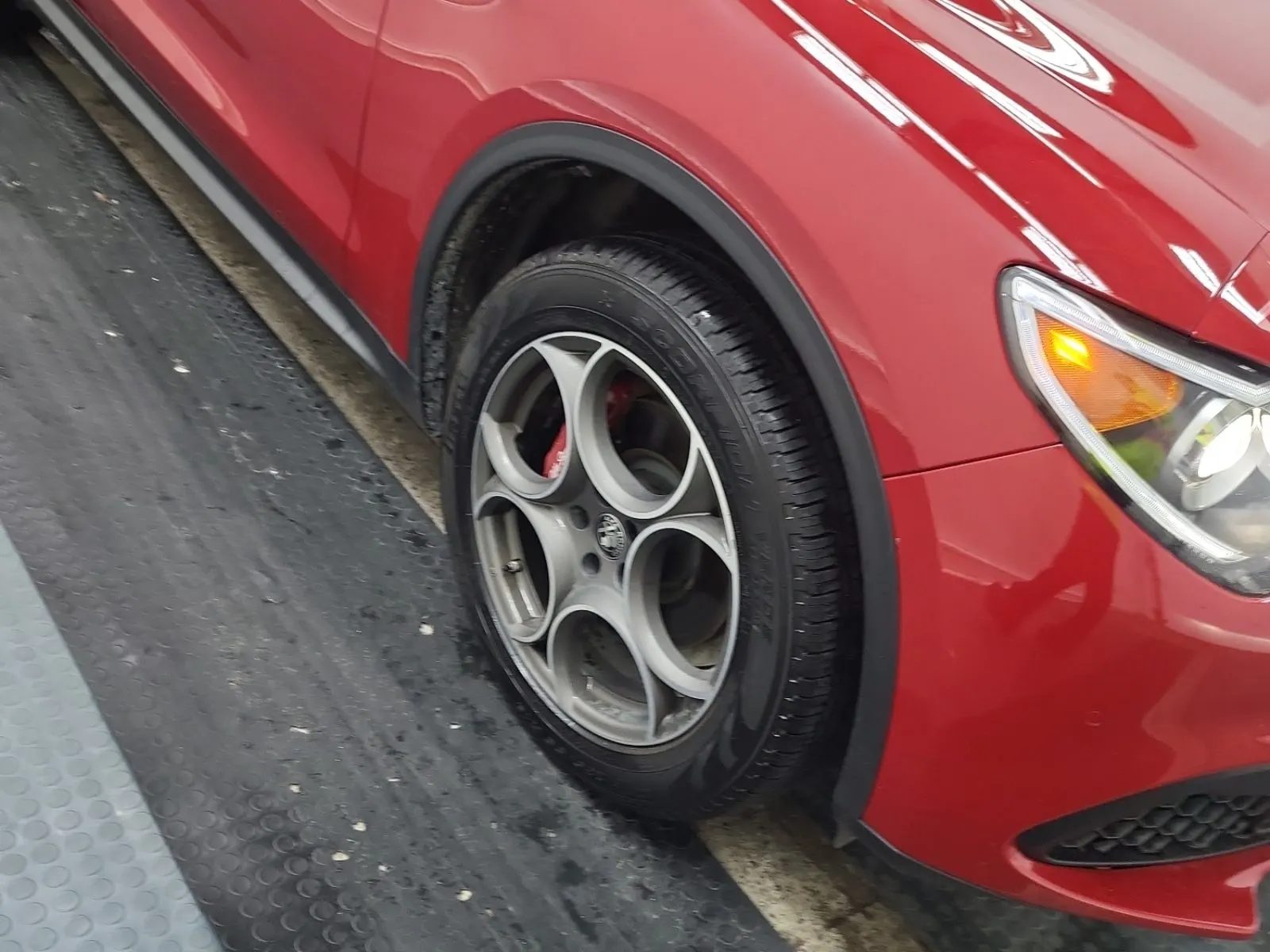 Right Front Wheel/Tire Photo