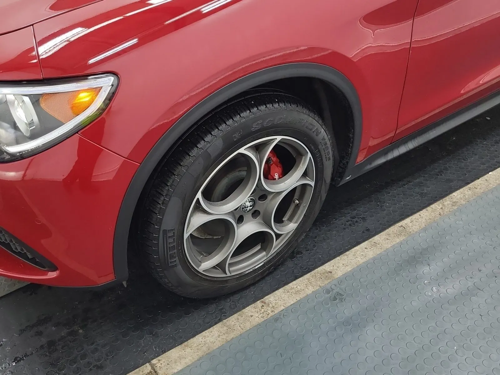 Front driver wheel/tire photo