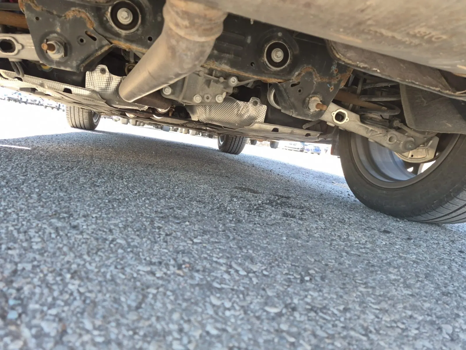 Undercarriage - Rear Photo