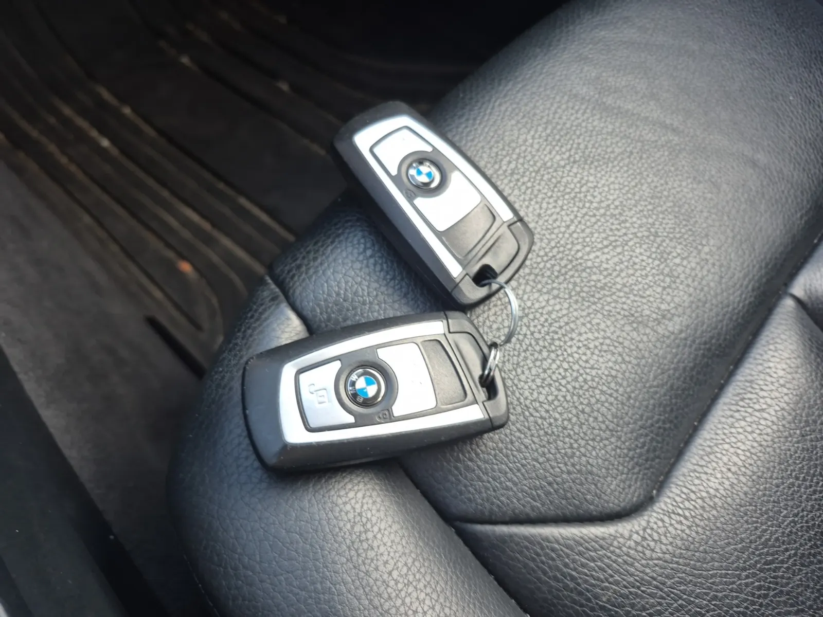 Keys/Fobs/Manual Photo