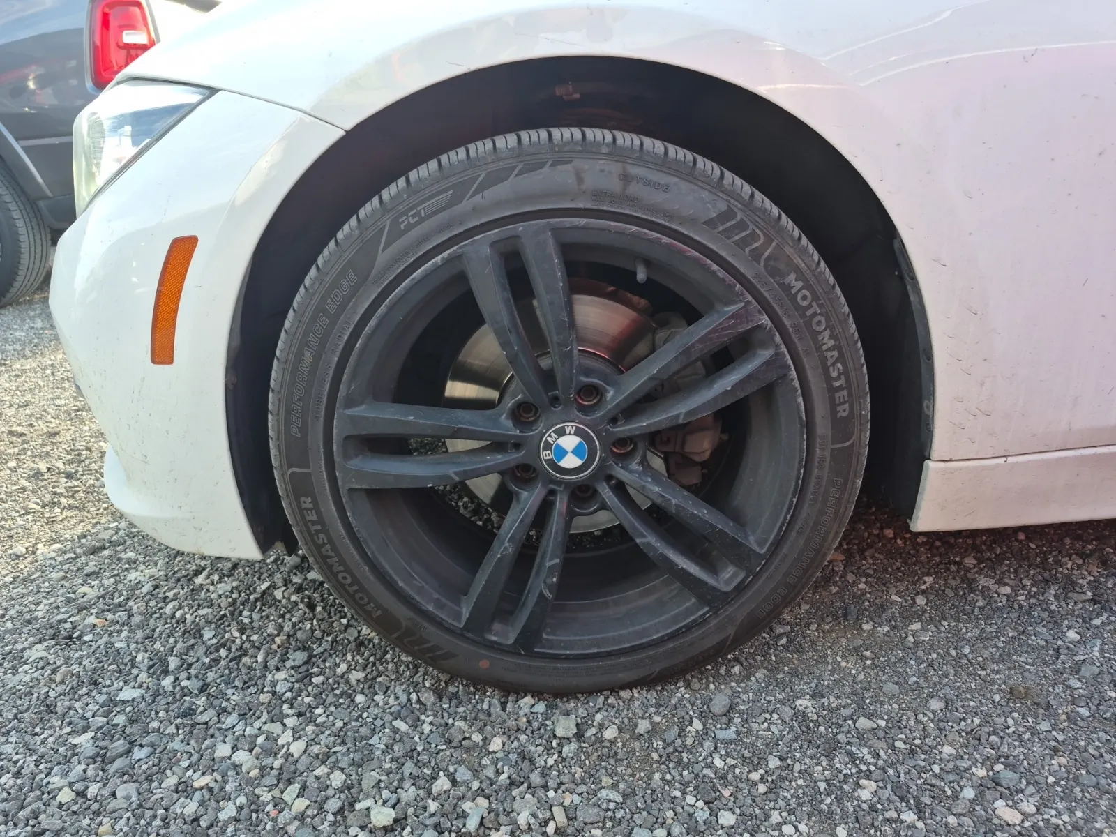 Front driver wheel/tire photo
