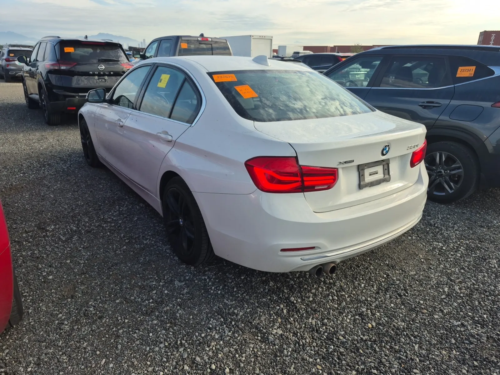 Driver Rear 3/4 Photo