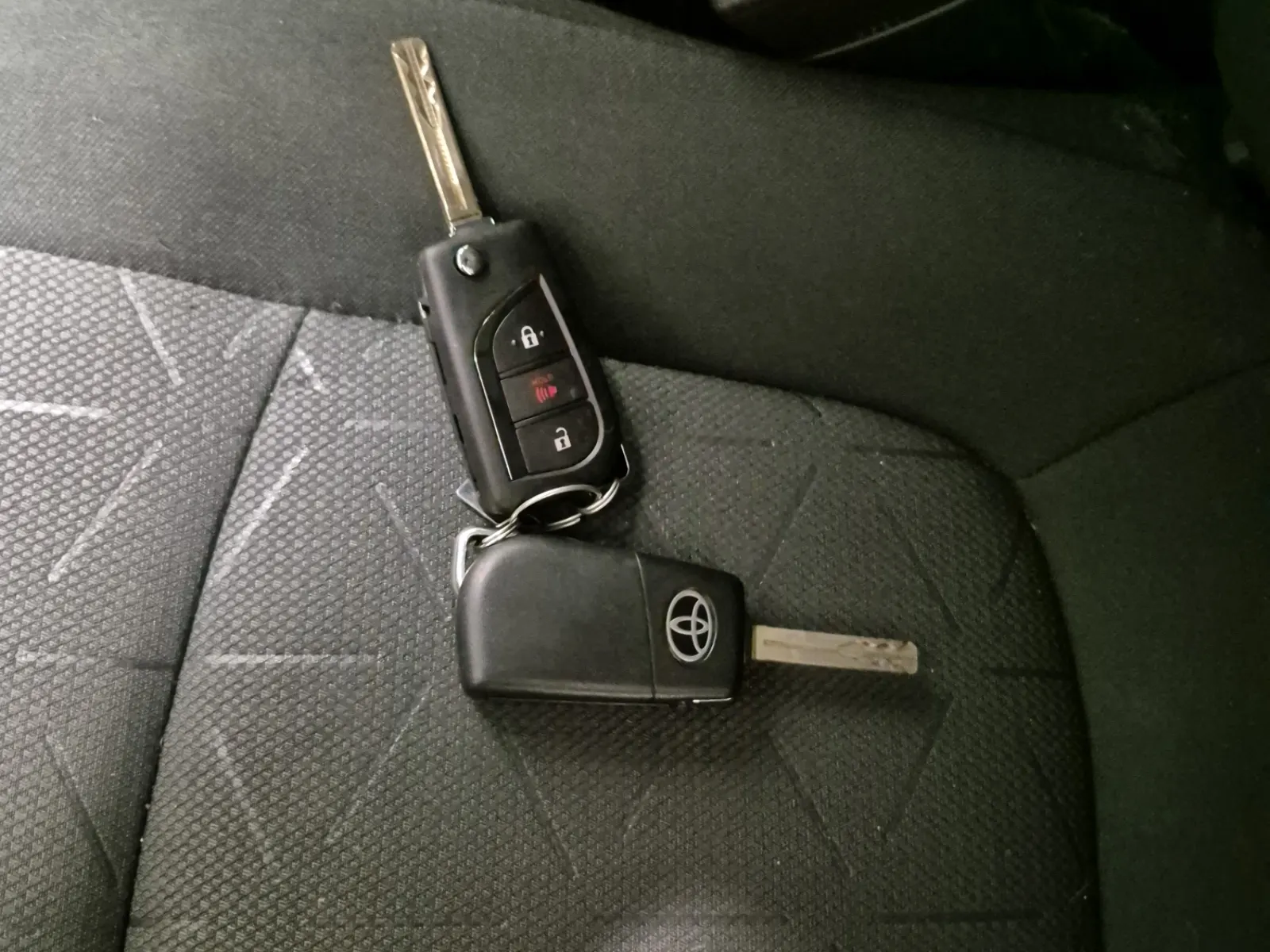 Keys/Fobs/Manual Photo