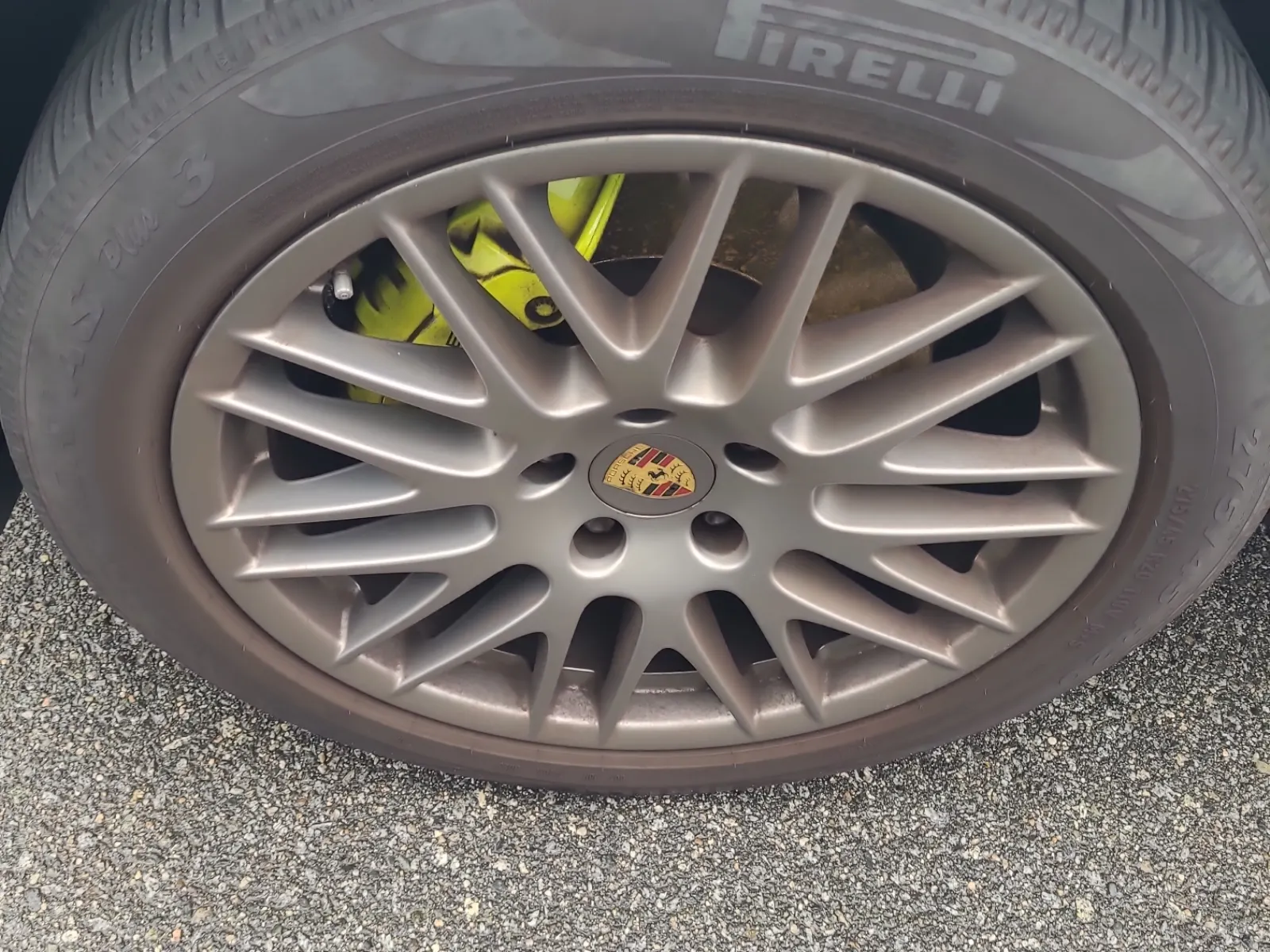 Front driver wheel/tire photo