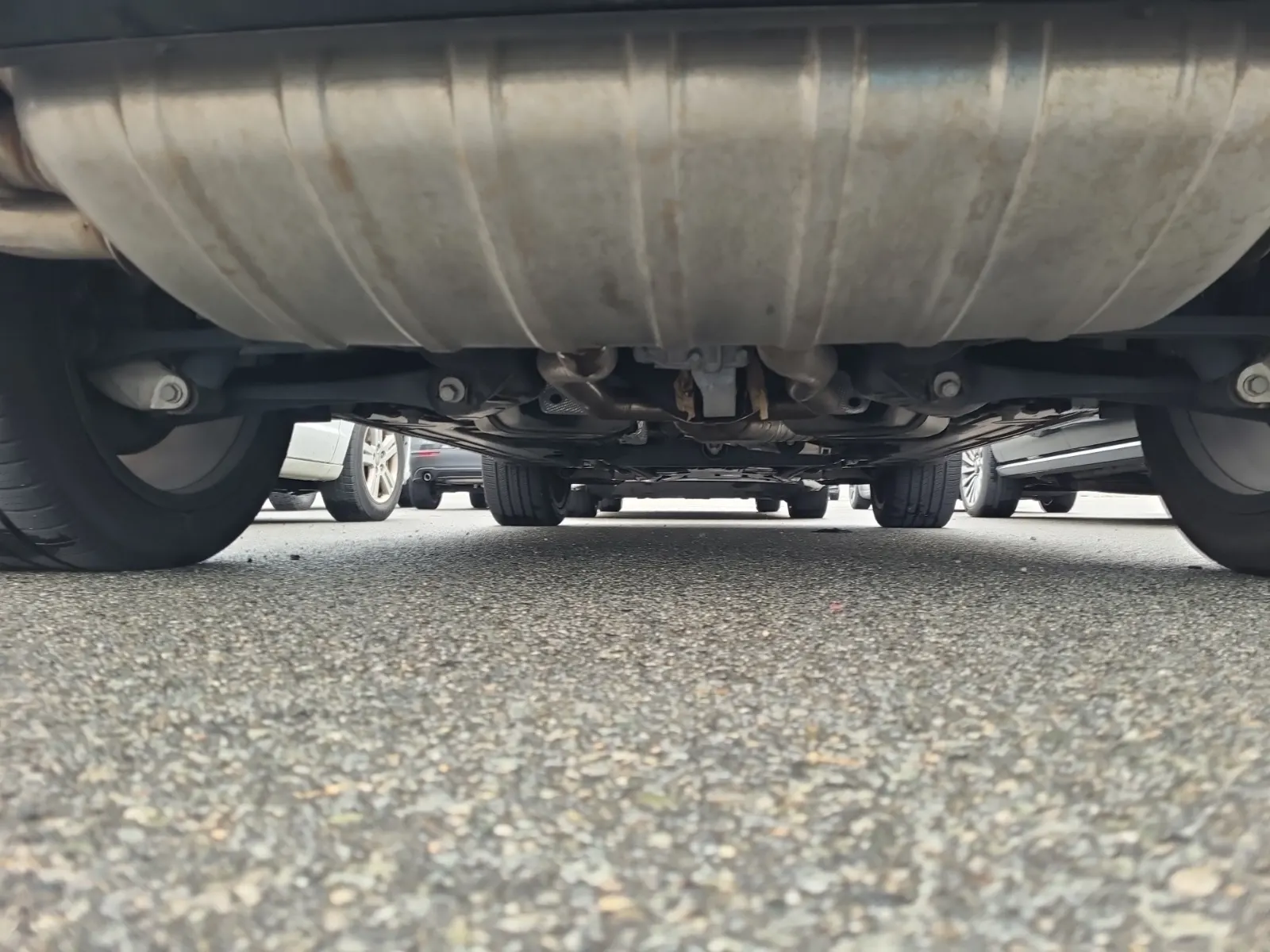 Undercarriage - Rear Photo