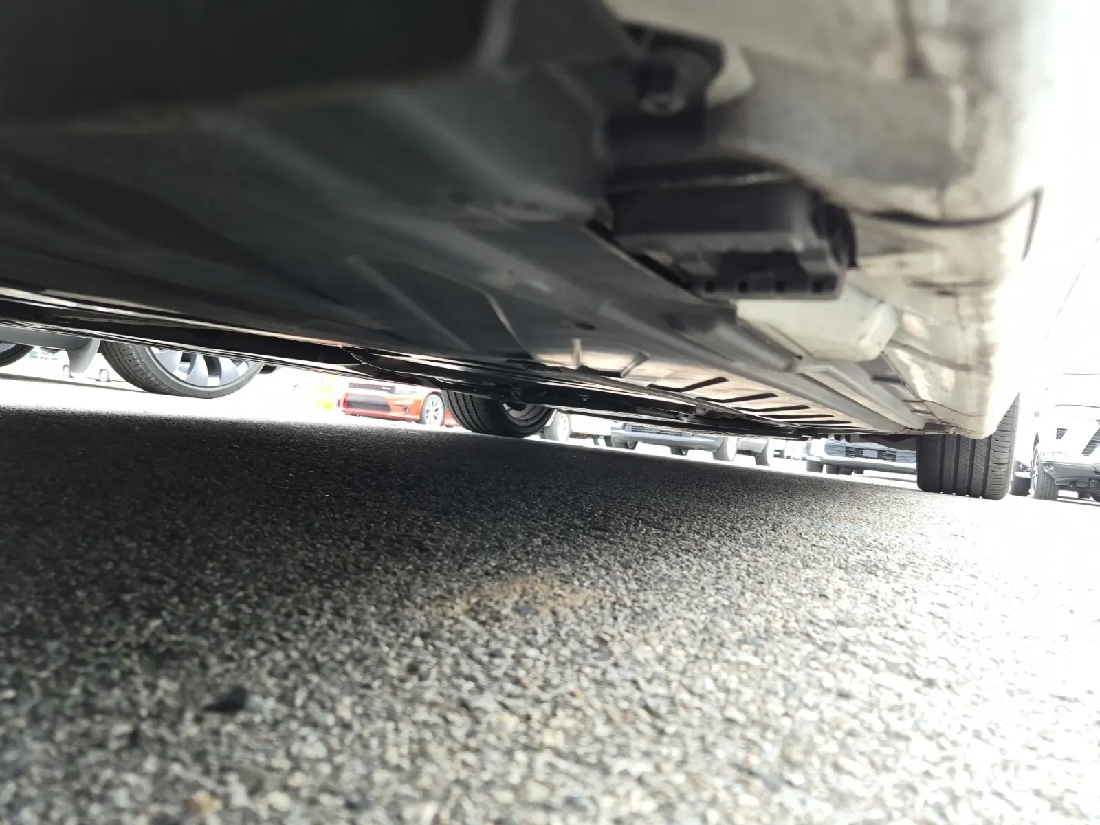 Undercarriage - Passenger Photo